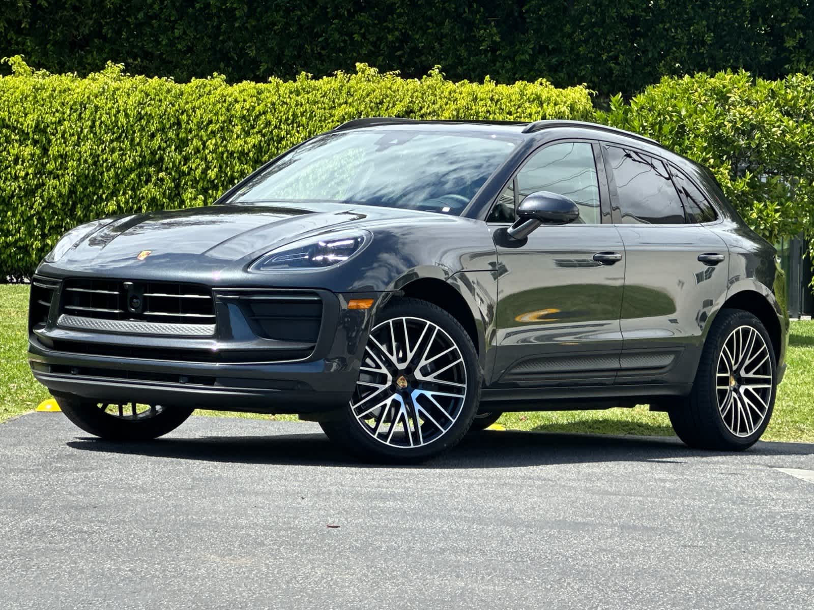 Thumbnail: 2026 Porsche Macan - 1