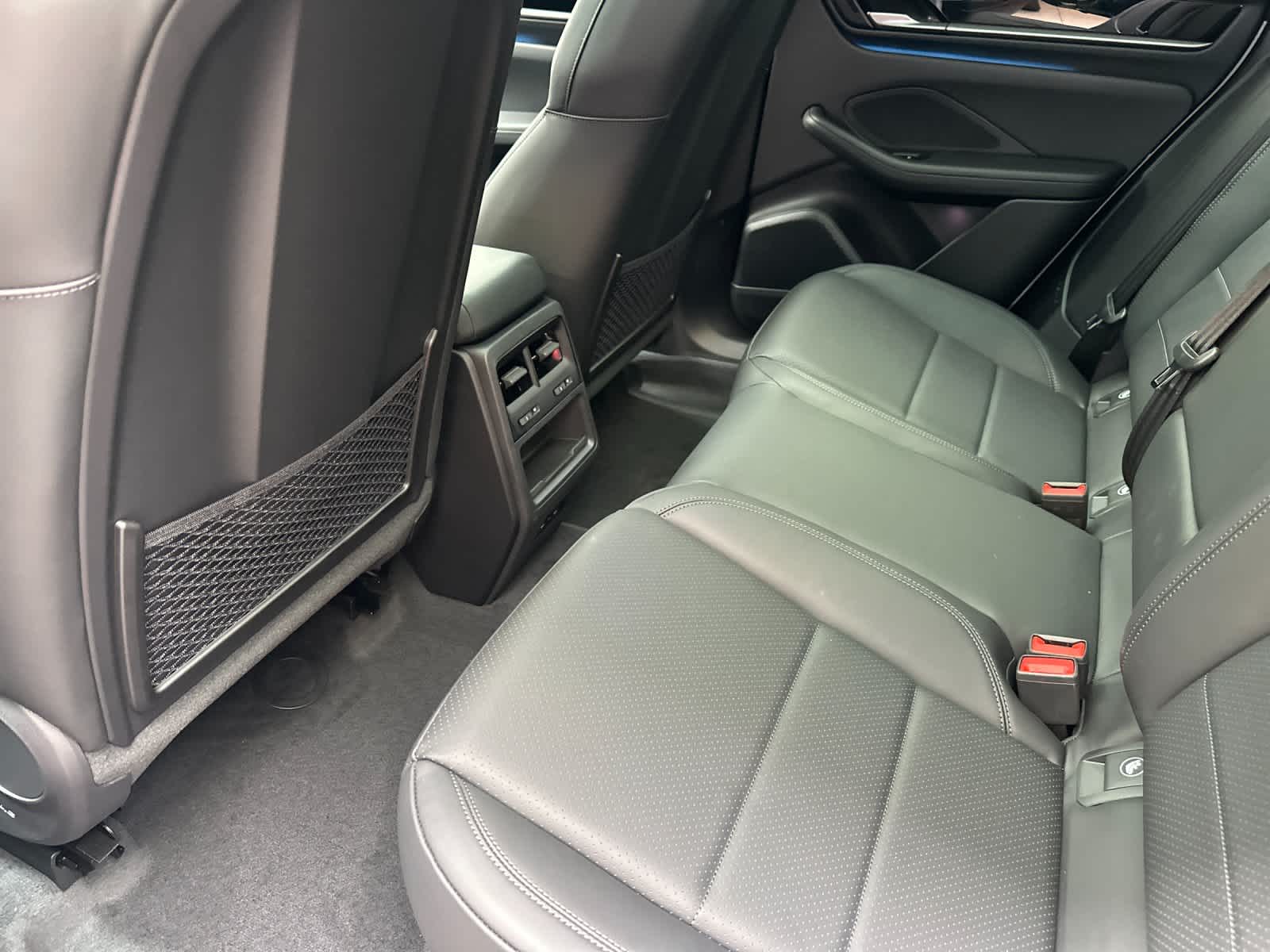 Thumbnail: 2026 Porsche Macan - 13