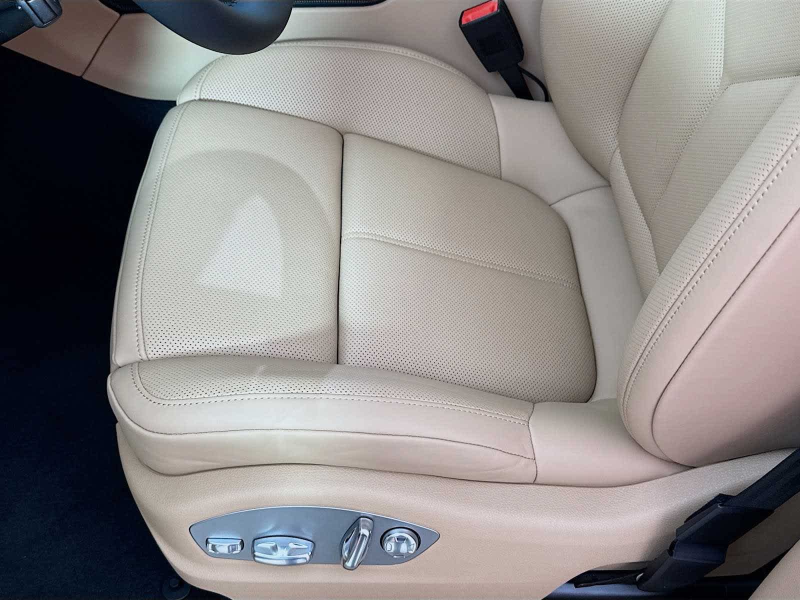 Thumbnail: 2026 Porsche Macan - 15