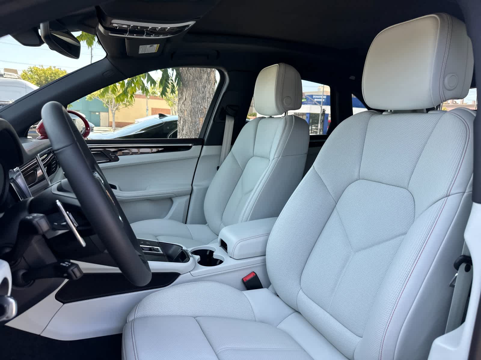 Thumbnail: 2026 Porsche Macan - 5