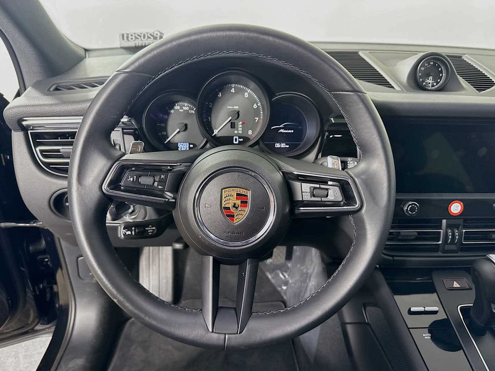 Thumbnail: 2025 Porsche Macan - 12