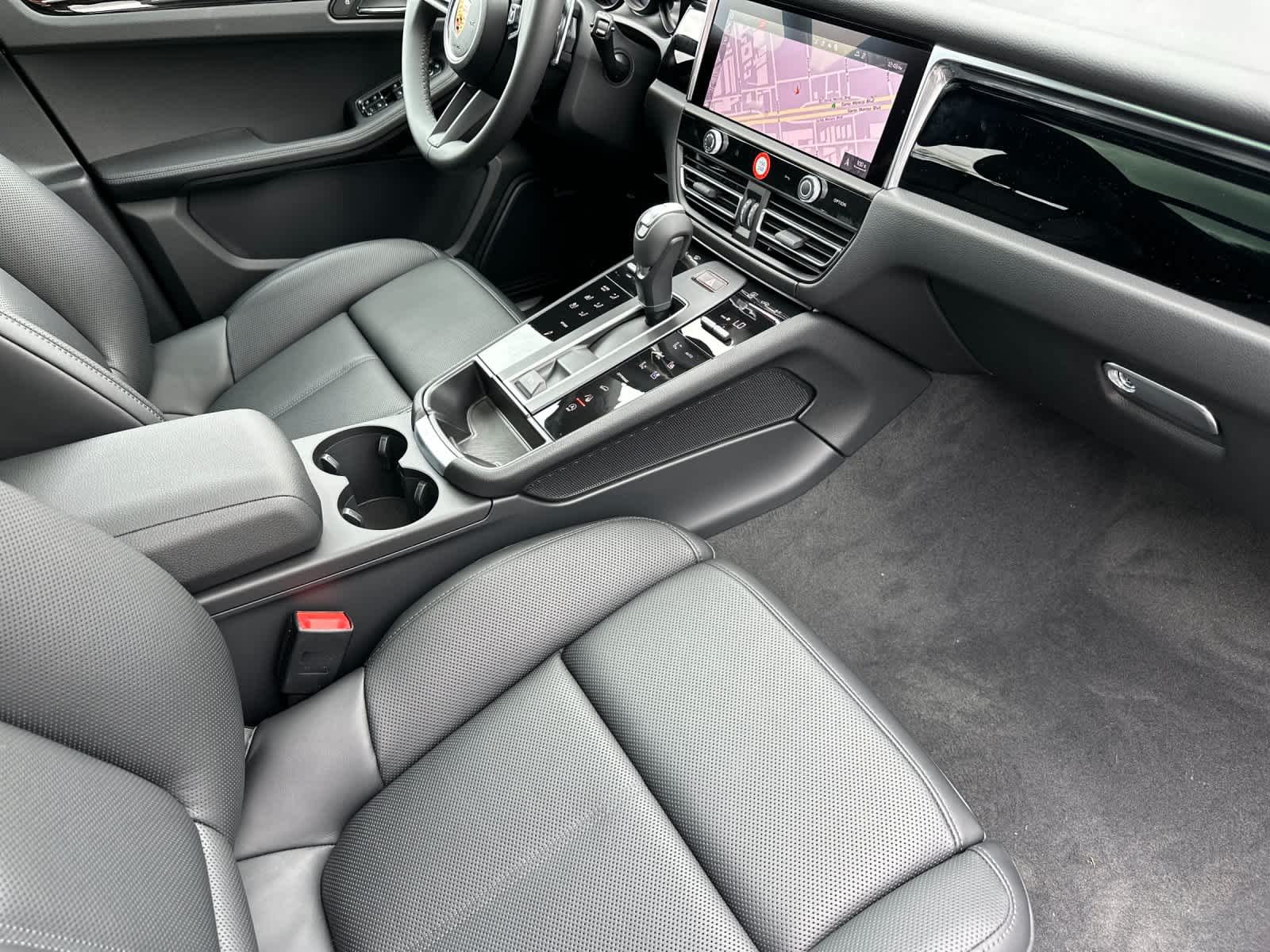 Thumbnail: 2026 Porsche Macan - 17