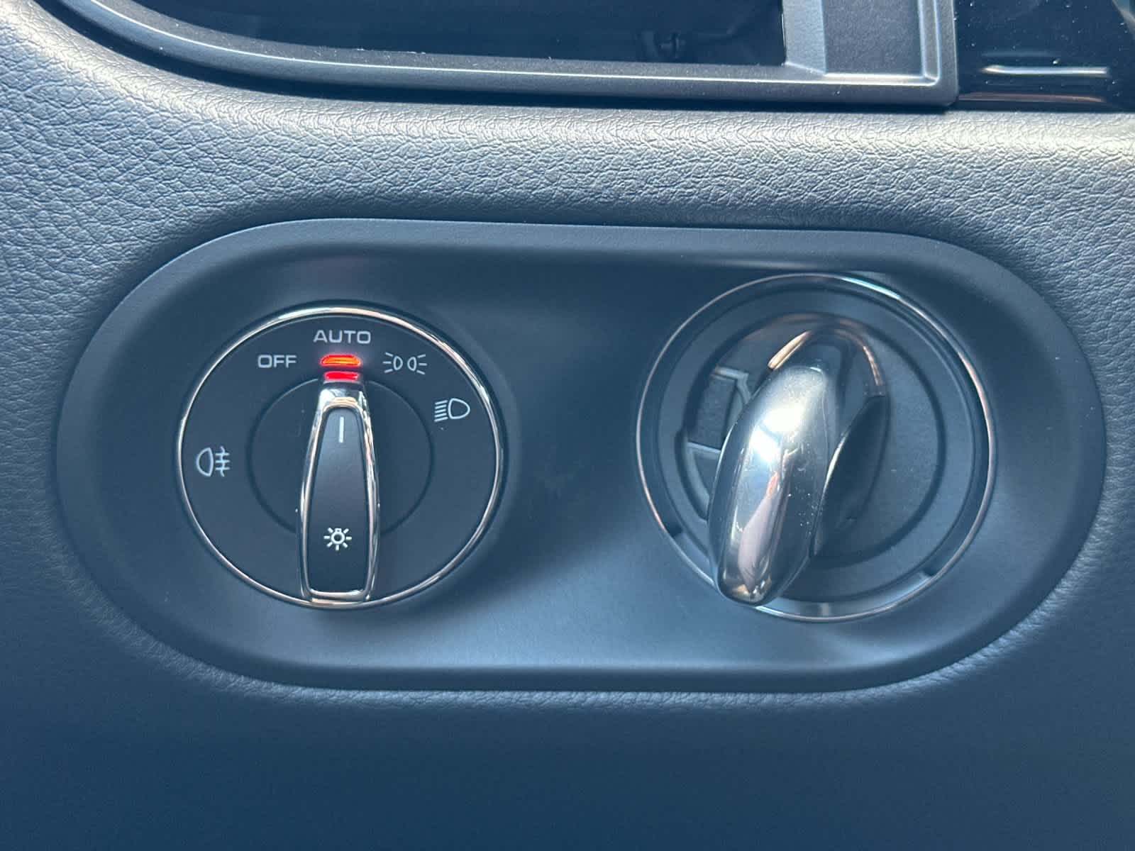 Thumbnail: 2026 Porsche Macan - 29