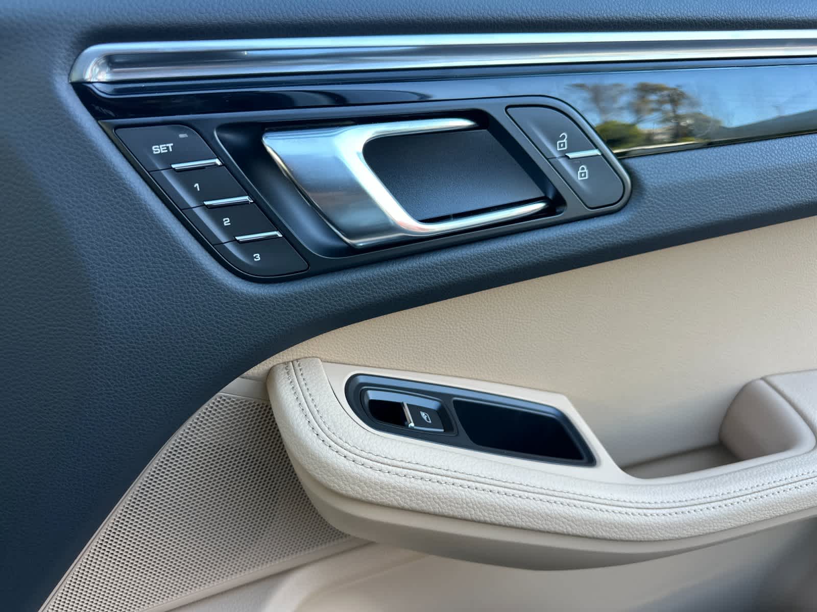 Thumbnail: 2026 Porsche Macan - 19