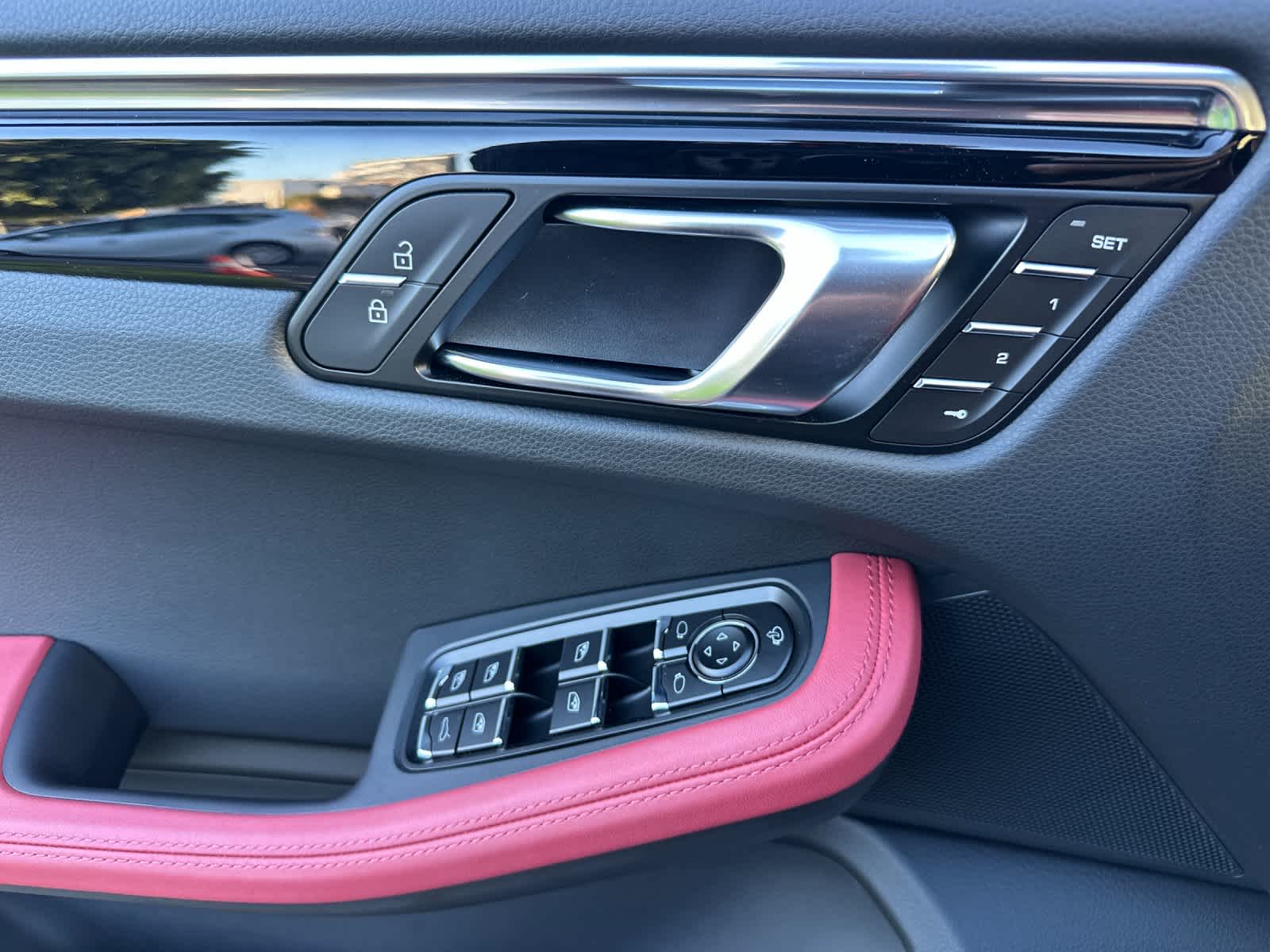 Thumbnail: 2026 Porsche Macan - 12