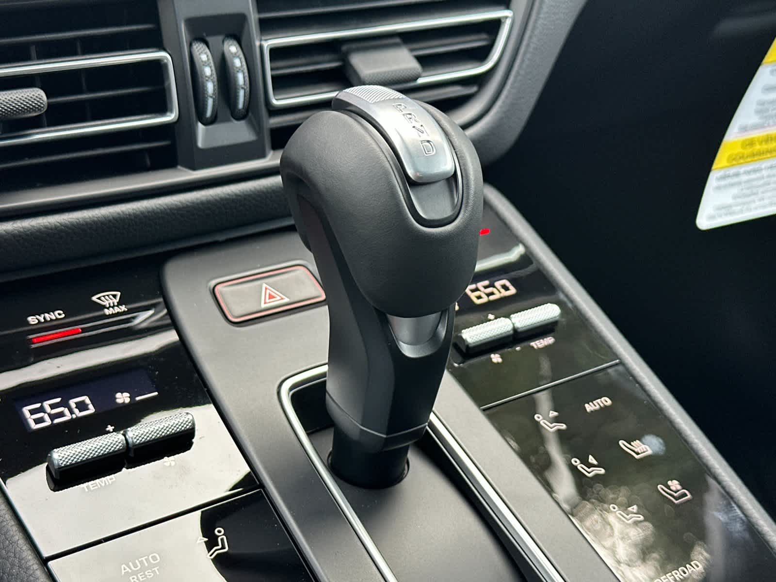 Thumbnail: 2026 Porsche Macan - 25