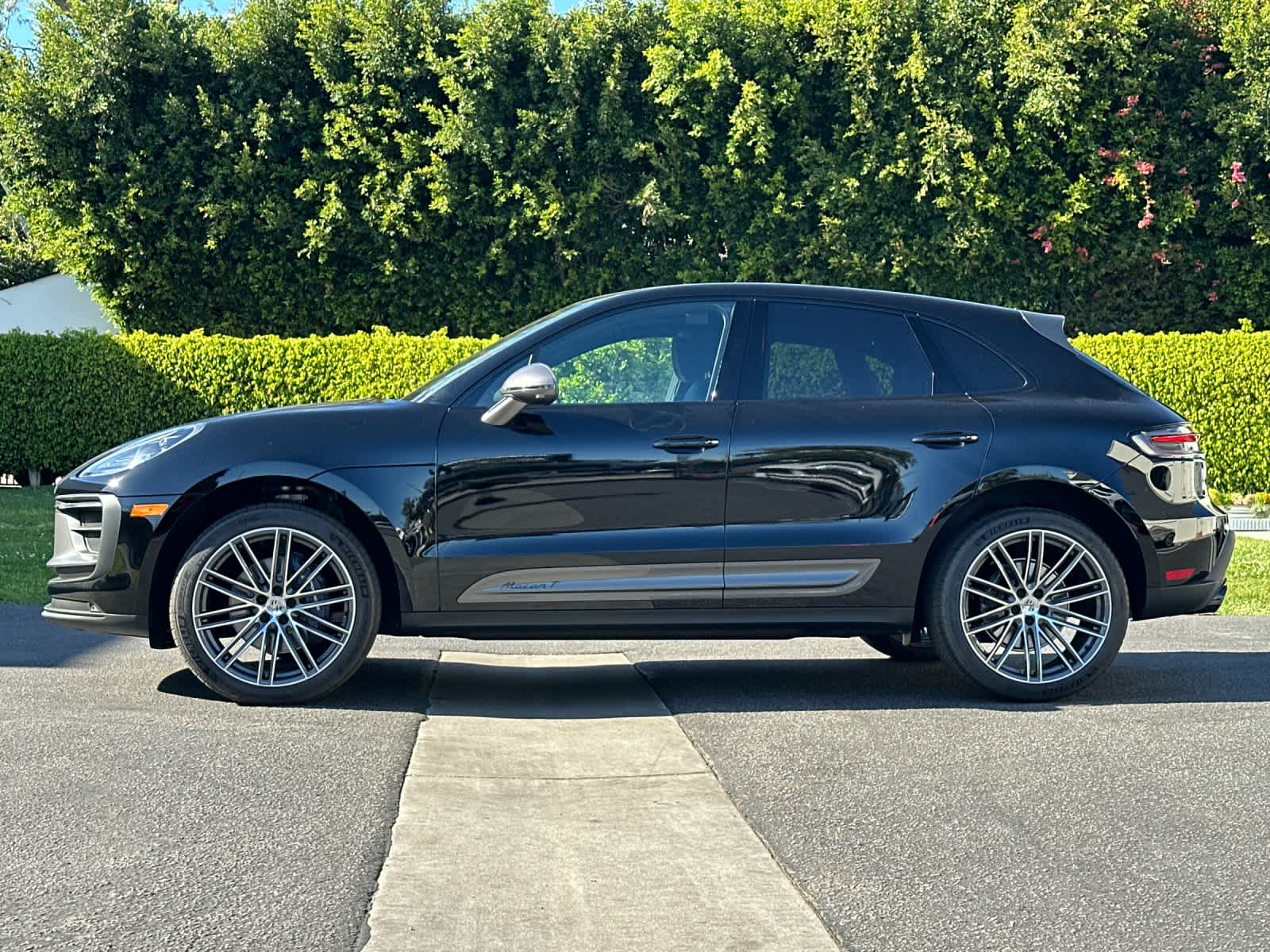 Thumbnail: 2026 Porsche Macan - 2