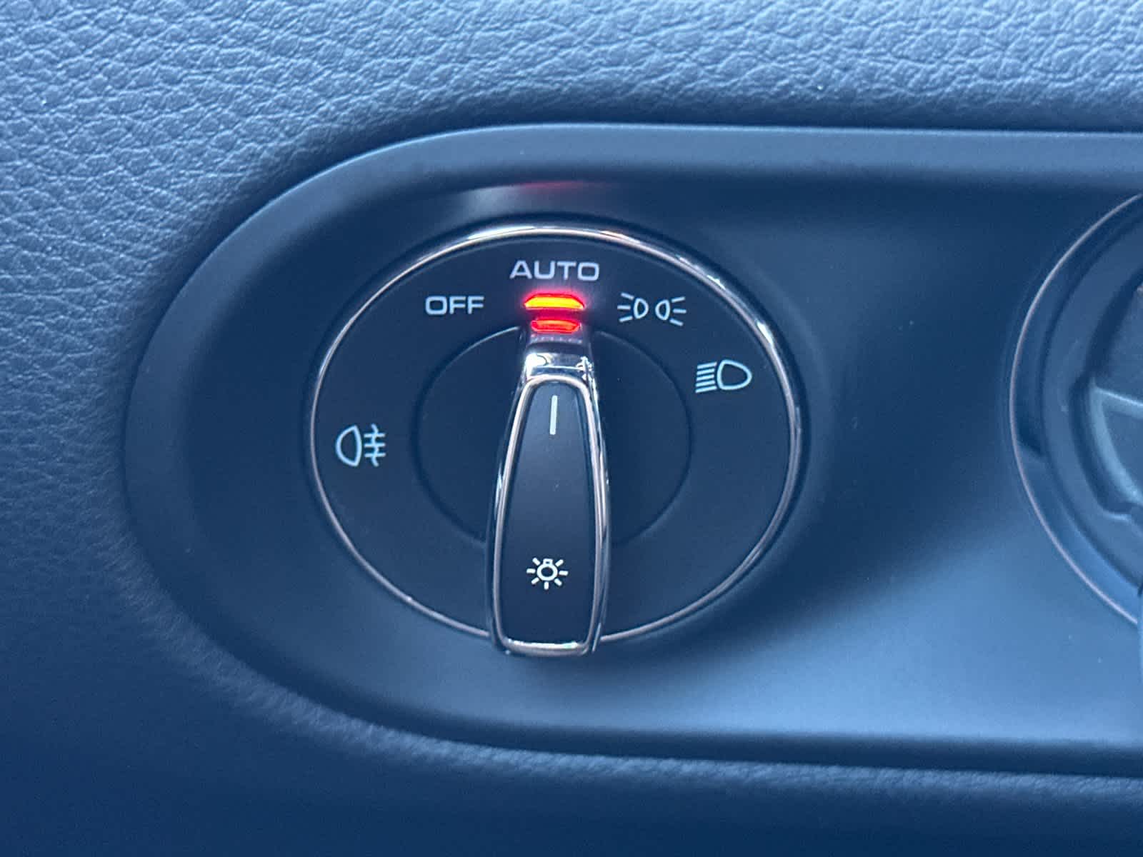 Thumbnail: 2026 Porsche Macan - 30