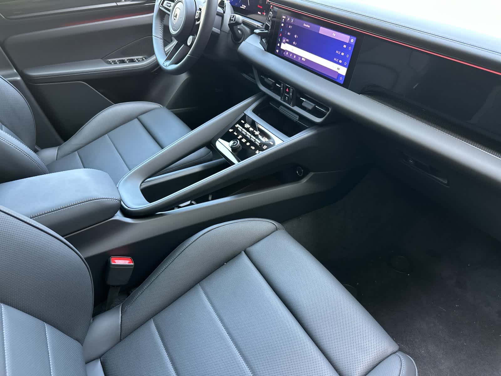 Thumbnail: 2026 Porsche Macan - 17