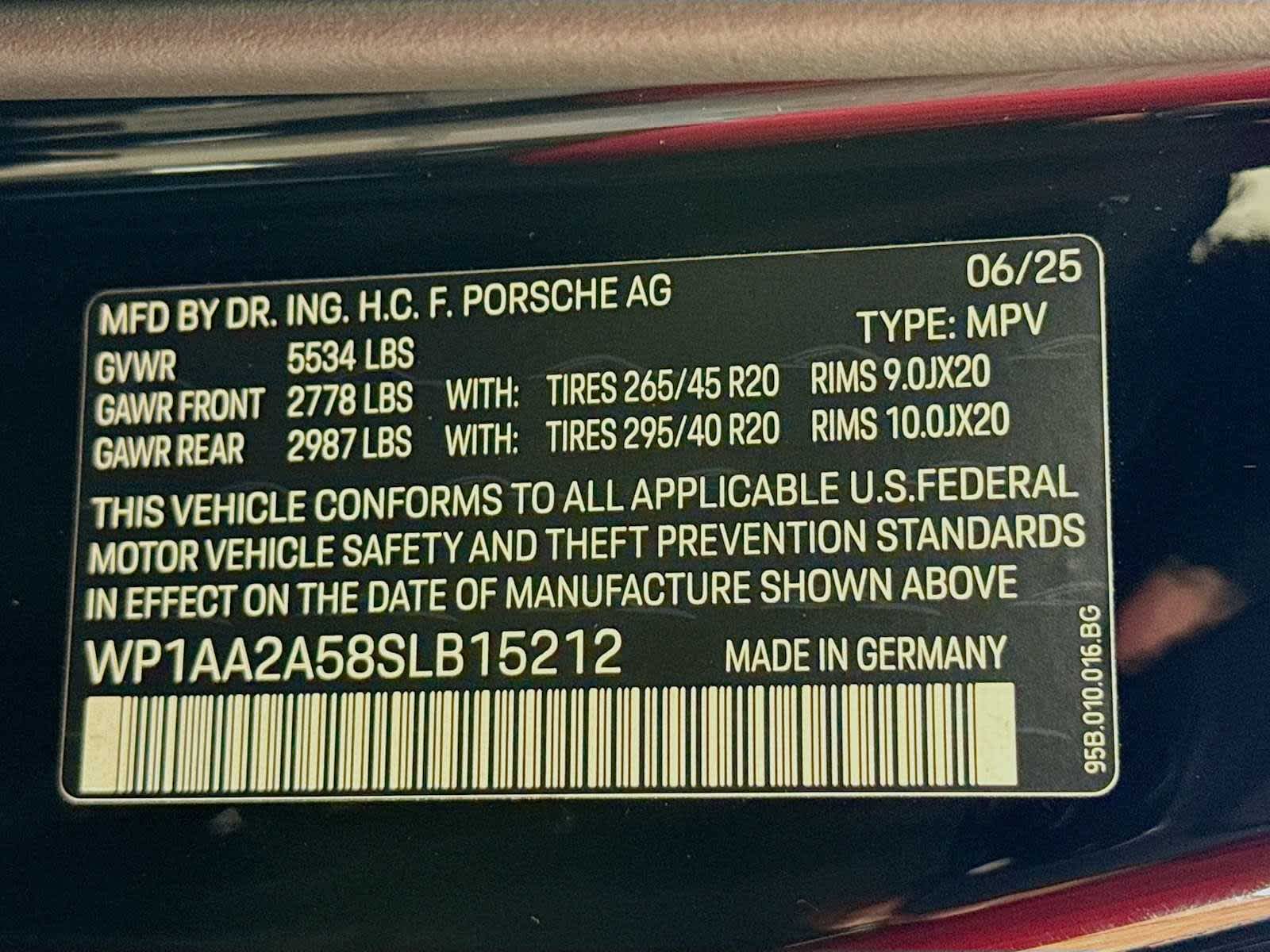 Thumbnail: 2025 Porsche Macan - 25