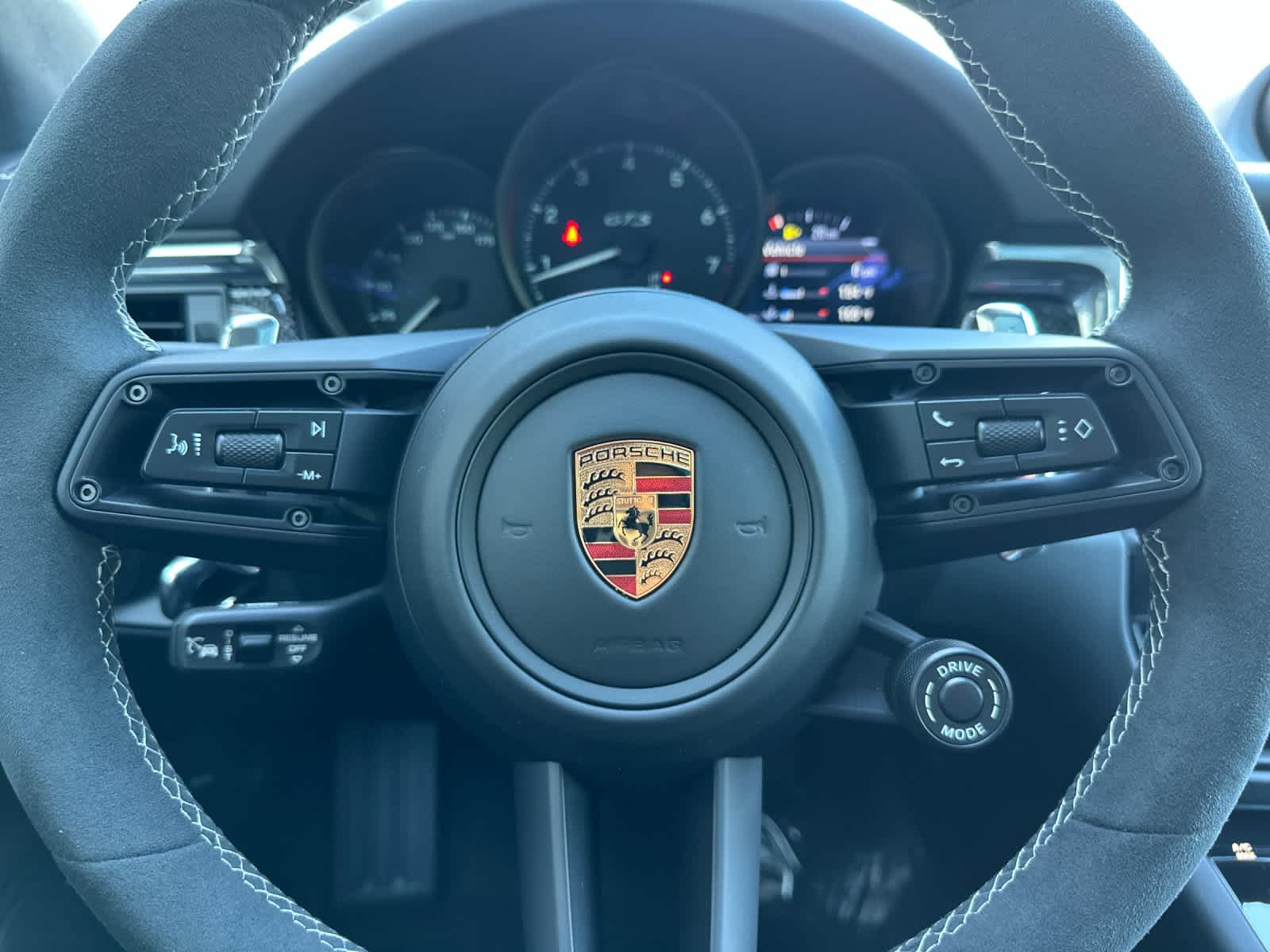 Thumbnail: 2026 Porsche Macan - 26