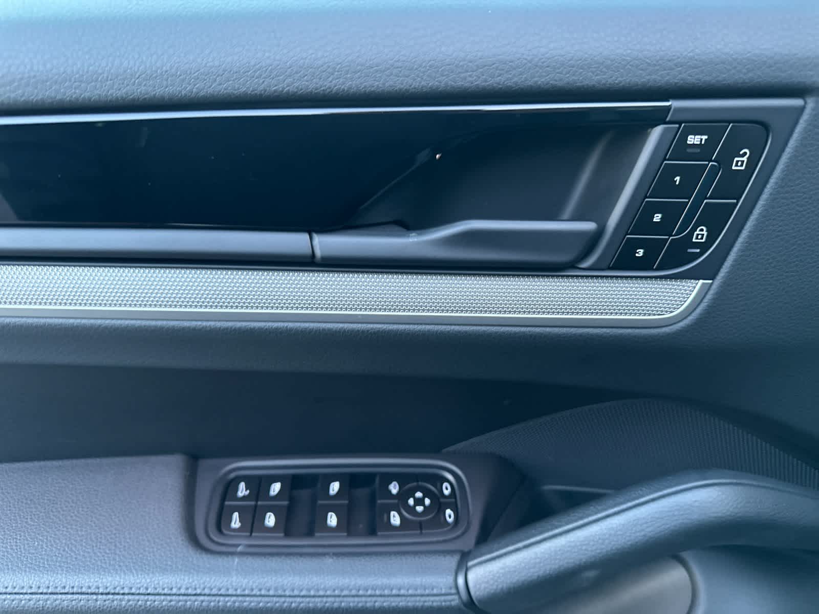 Thumbnail: 2025 Porsche Cayenne - 12