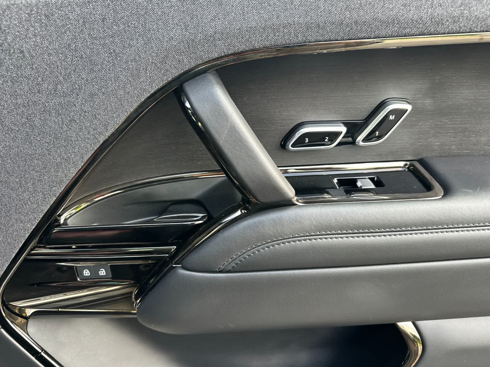 Thumbnail: 2023 Land Rover Range Rover Sport - 19