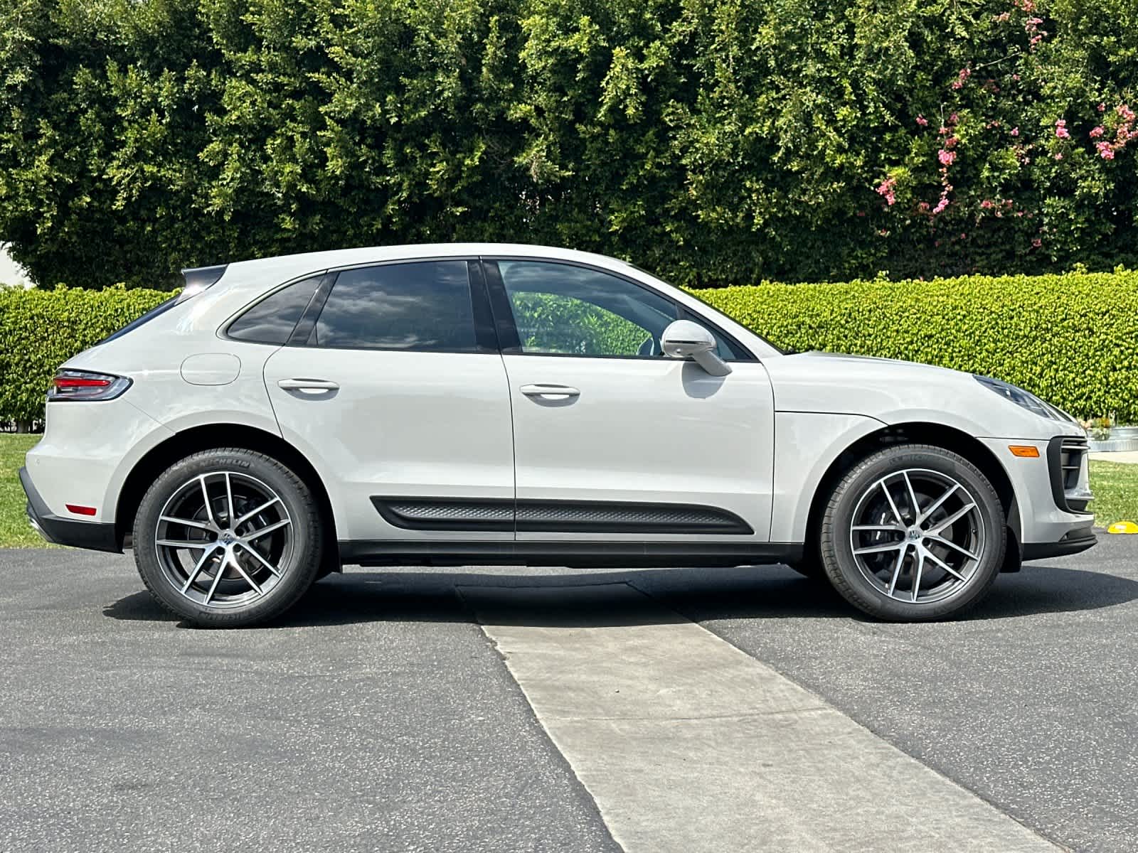 Thumbnail: 2026 Porsche Macan - 9
