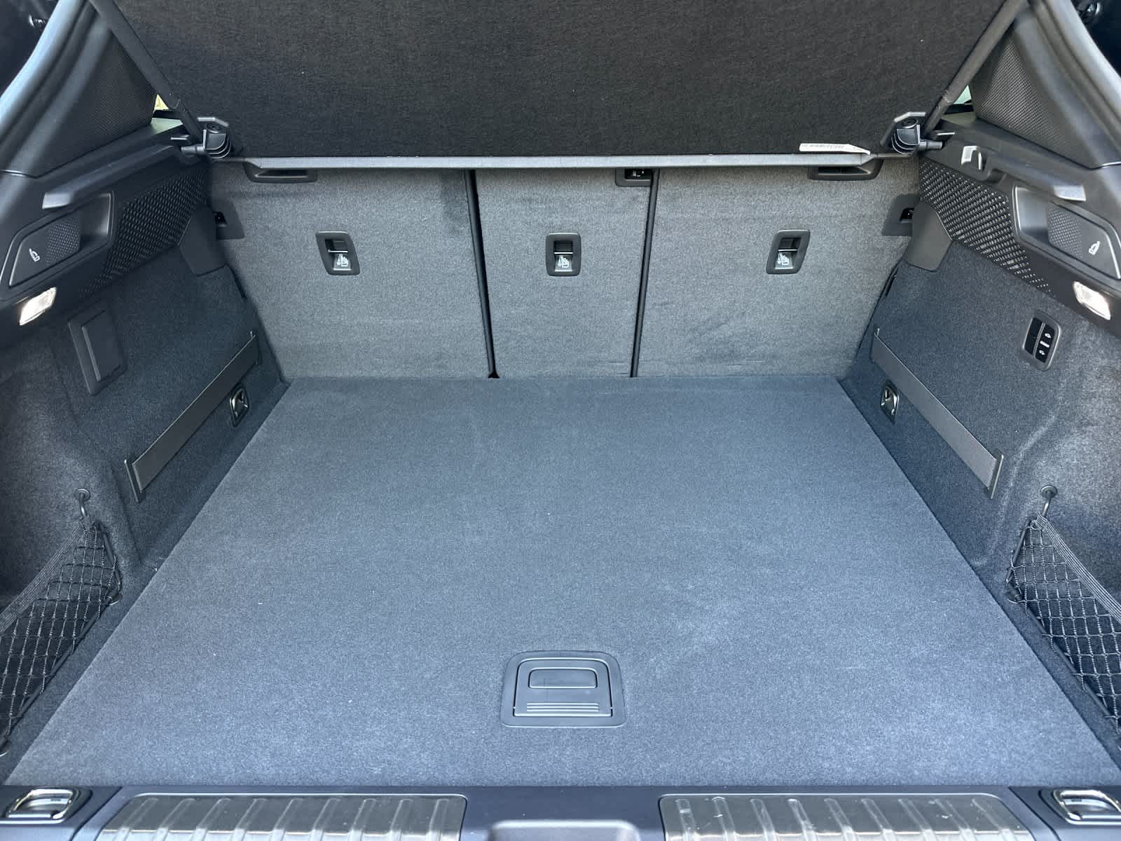 Thumbnail: 2025 Porsche Macan - 16