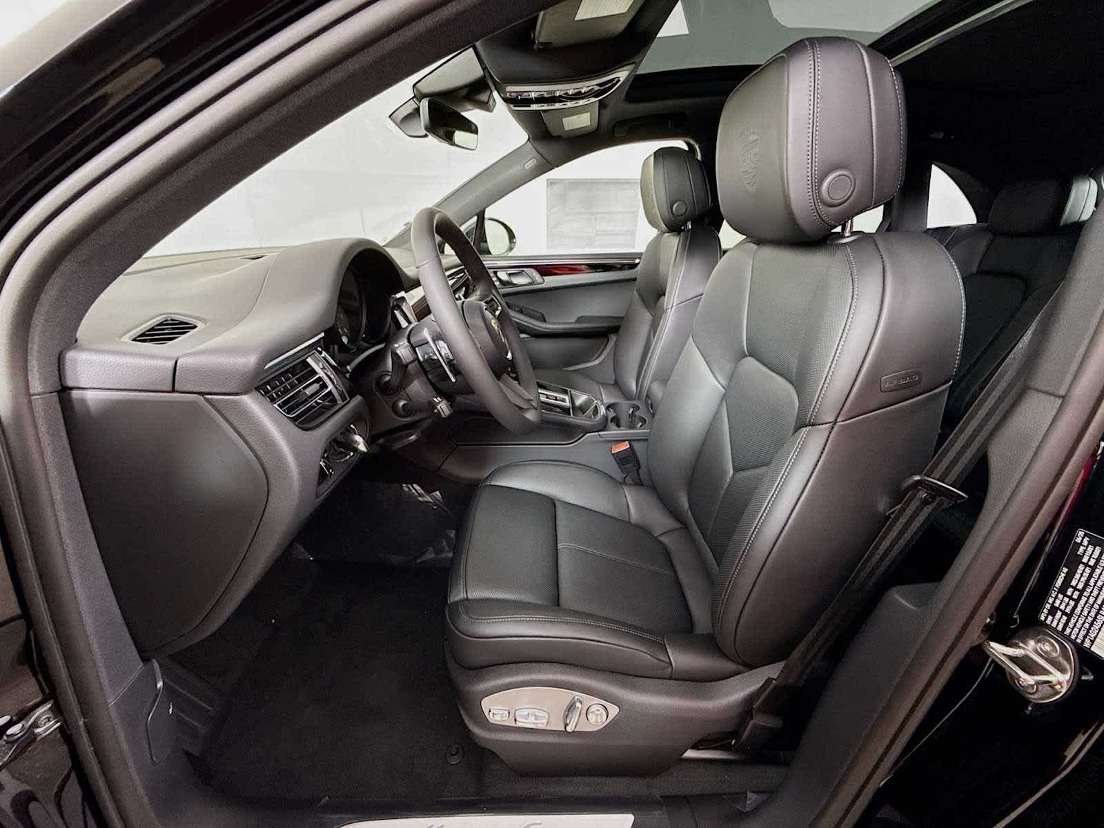 Thumbnail: 2025 Porsche Macan - 5