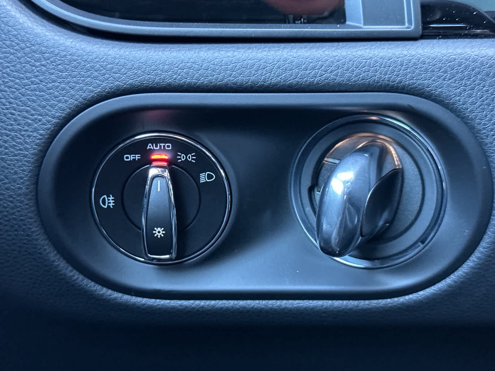 Thumbnail: 2026 Porsche Macan - 30