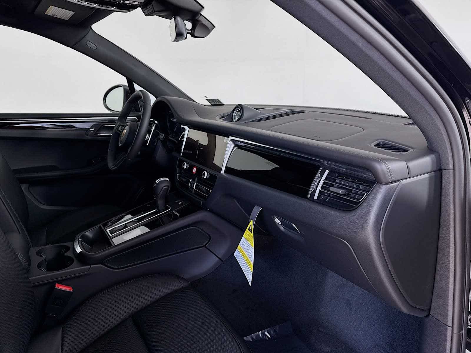 Thumbnail: 2025 Porsche Macan - 22