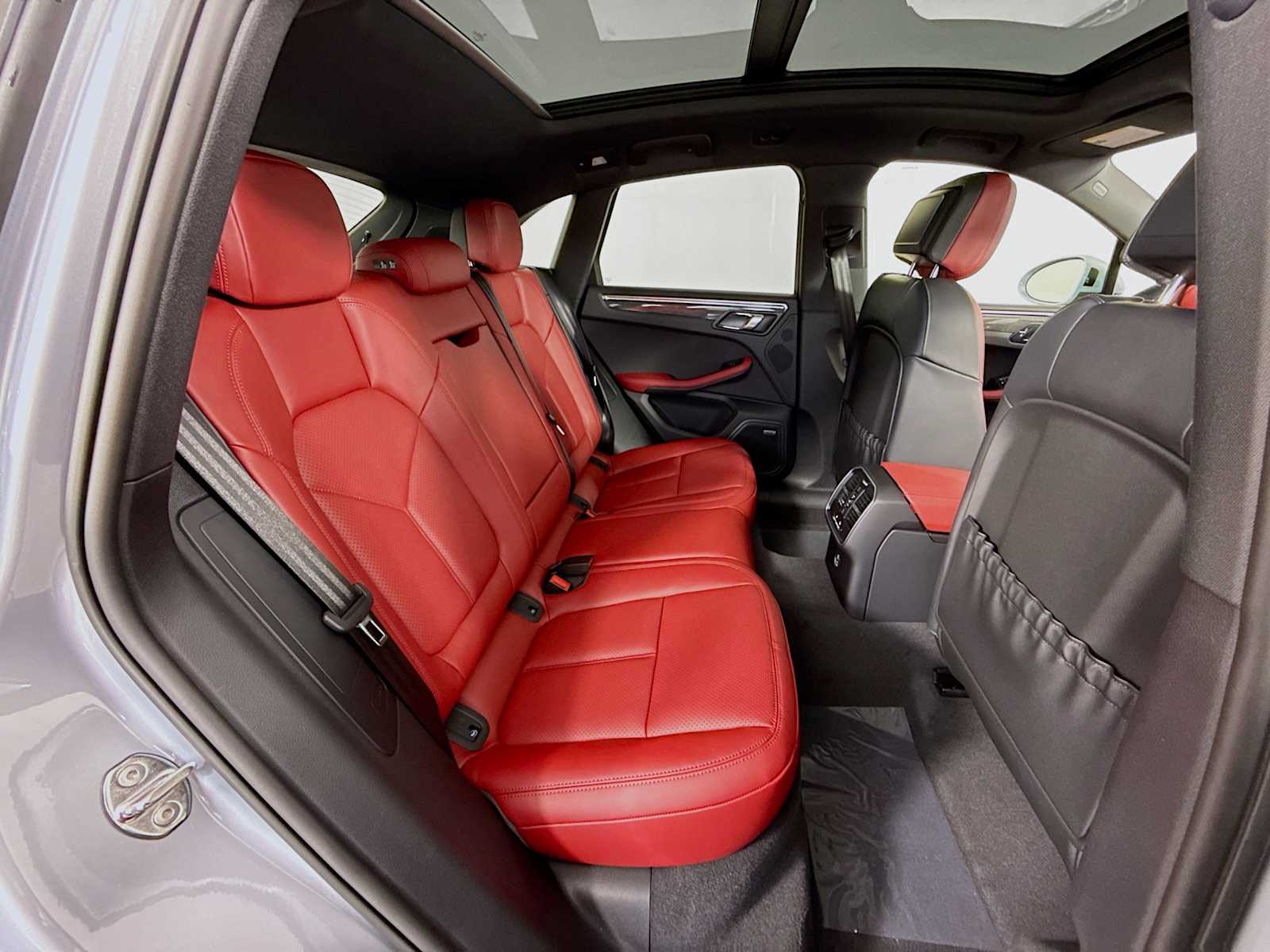 Thumbnail: 2025 Porsche Macan - 20