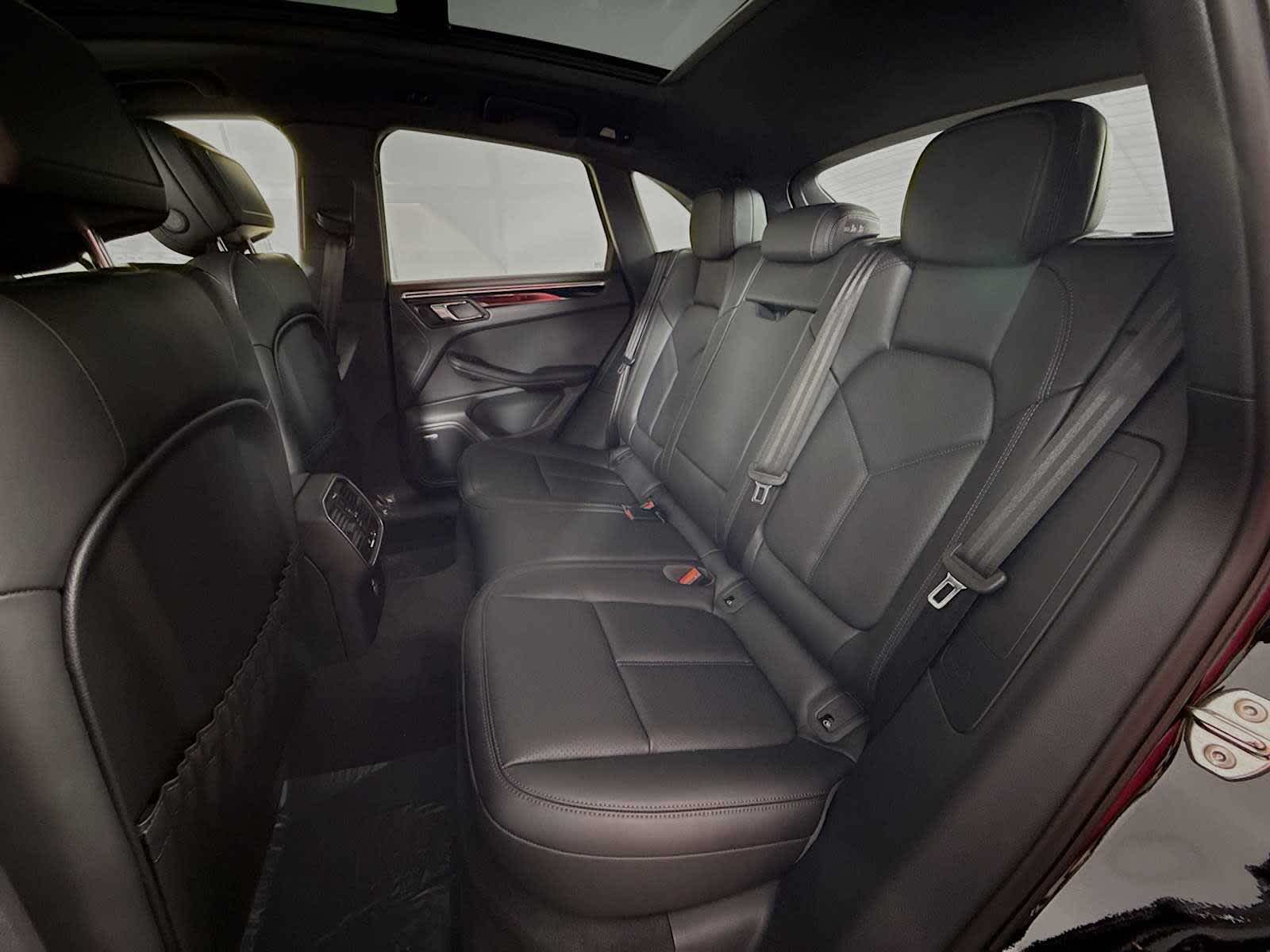 Thumbnail: 2026 Porsche Macan - 17