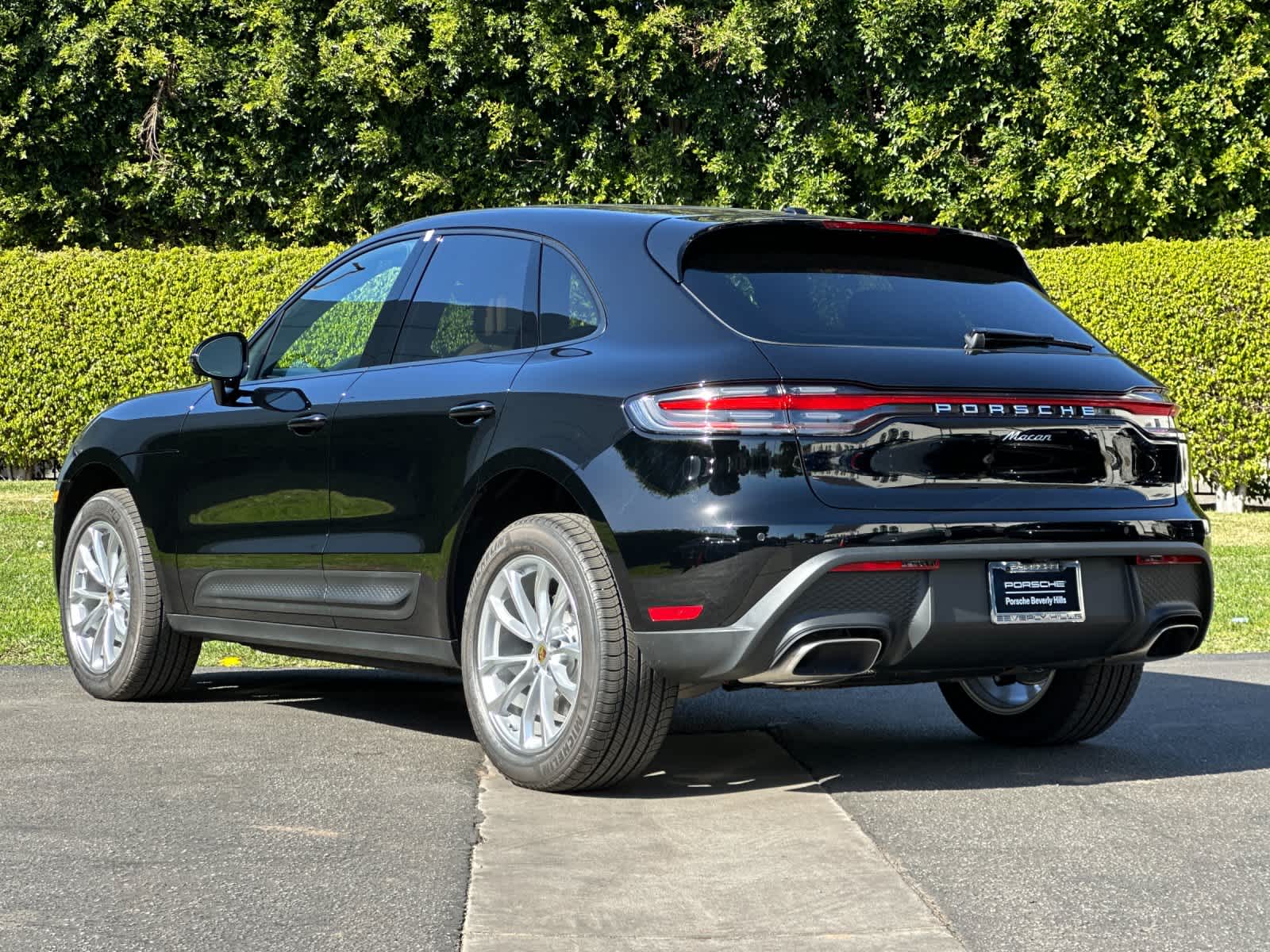 Thumbnail: 2026 Porsche Macan - 3