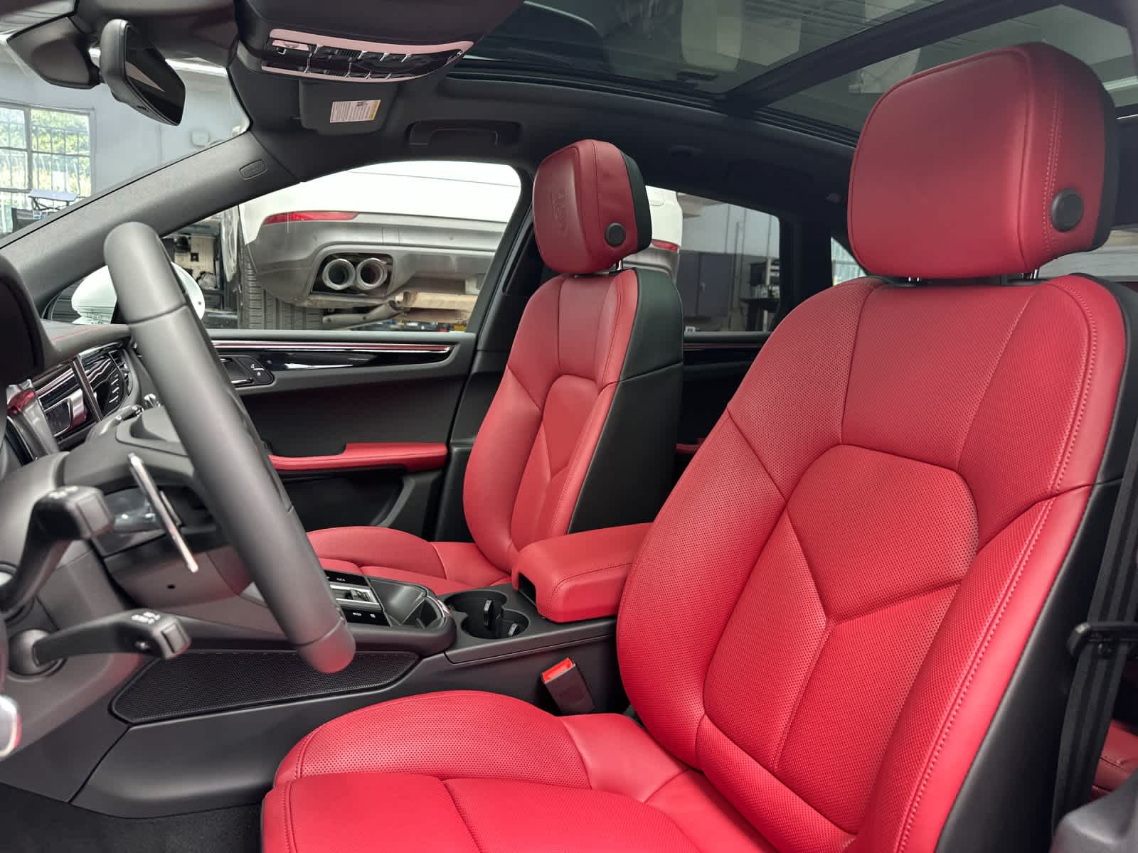 Thumbnail: 2026 Porsche Macan - 5