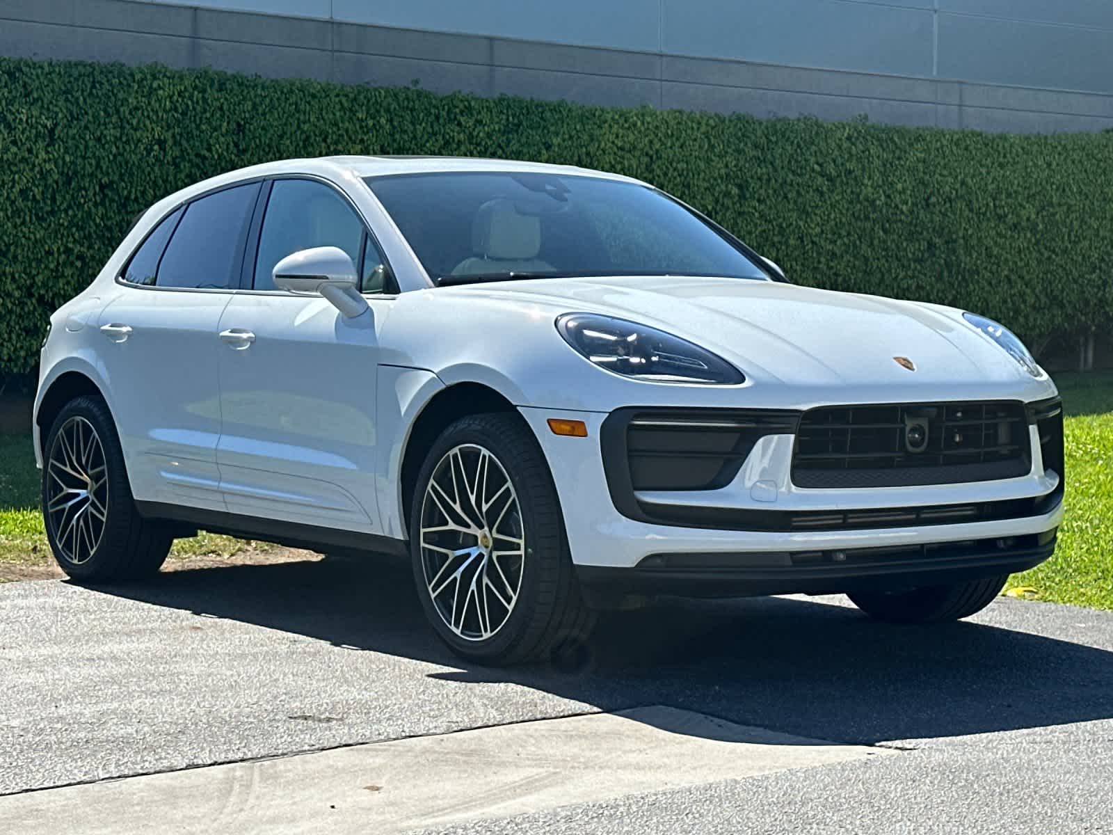 Thumbnail: 2026 Porsche Macan - 10