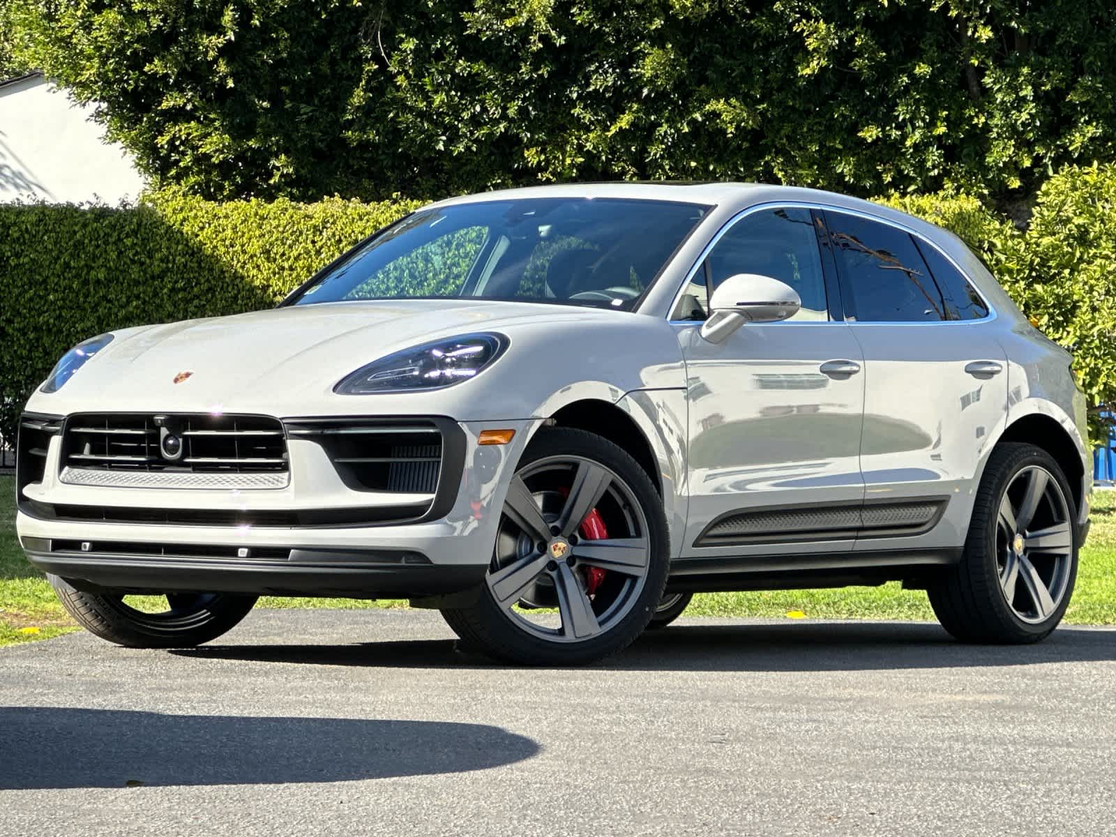 Thumbnail: 2026 Porsche Macan - 1