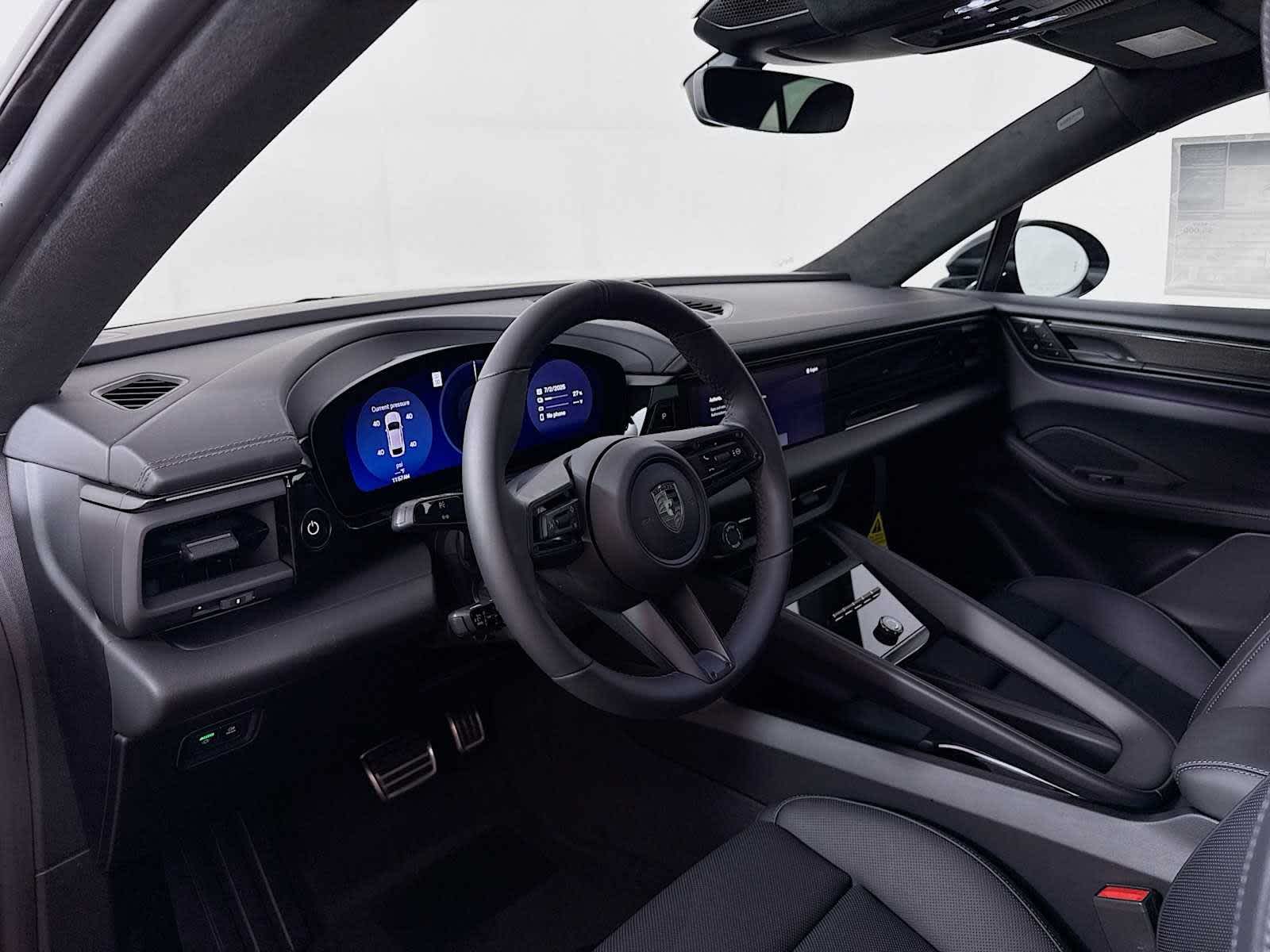 Thumbnail: 2025 Porsche Macan - 4