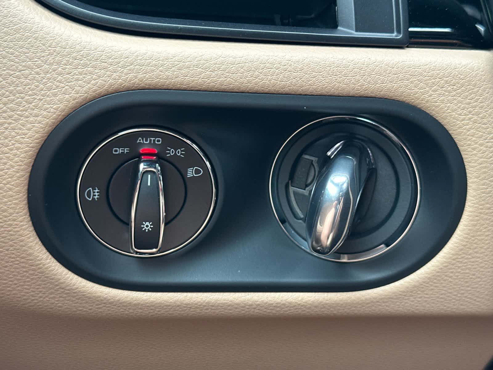 Thumbnail: 2026 Porsche Macan - 30