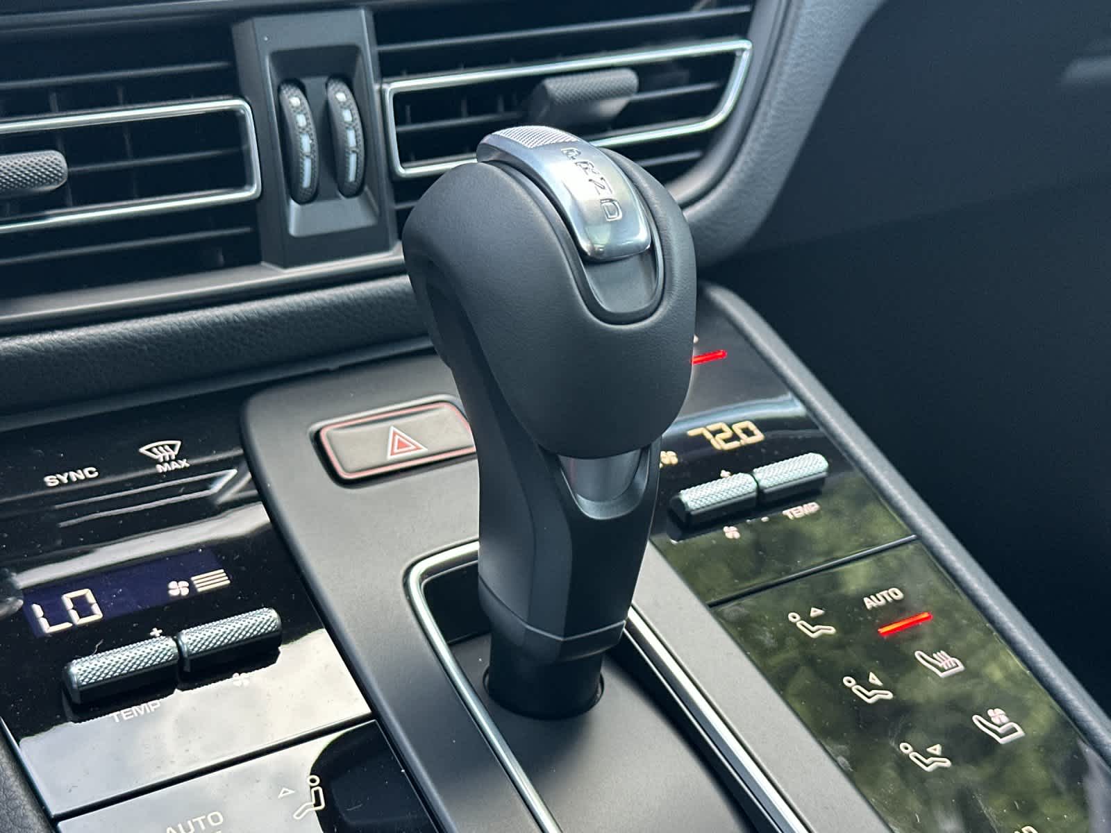 Thumbnail: 2026 Porsche Macan - 25