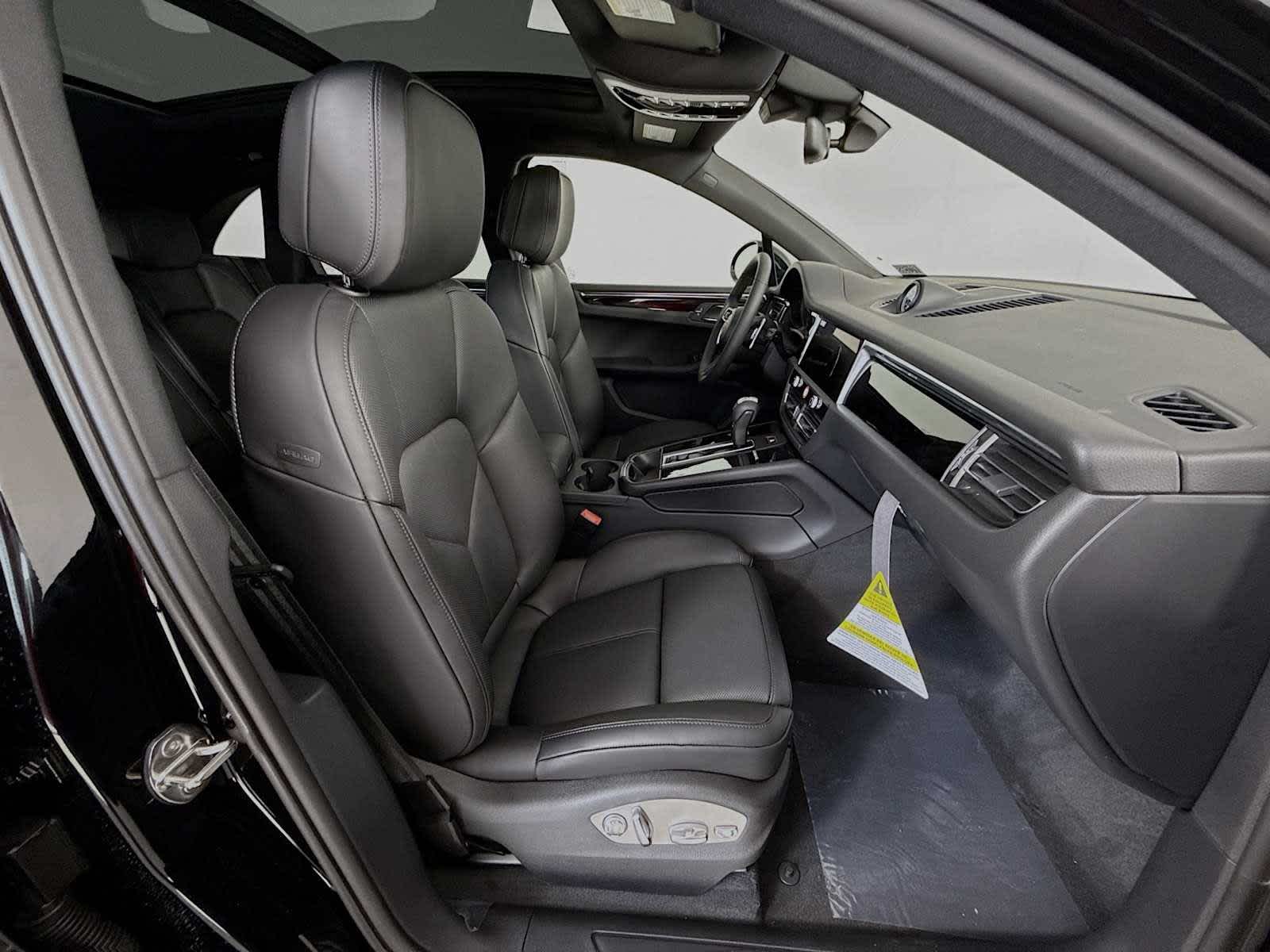 Thumbnail: 2026 Porsche Macan - 21