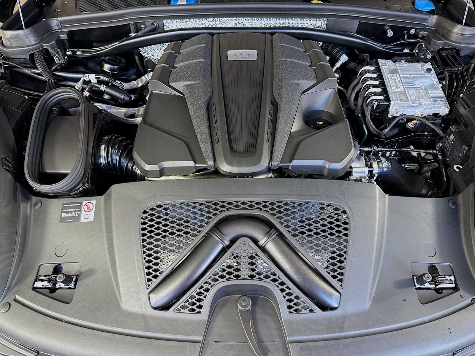 Thumbnail: 2026 Porsche Macan - 23