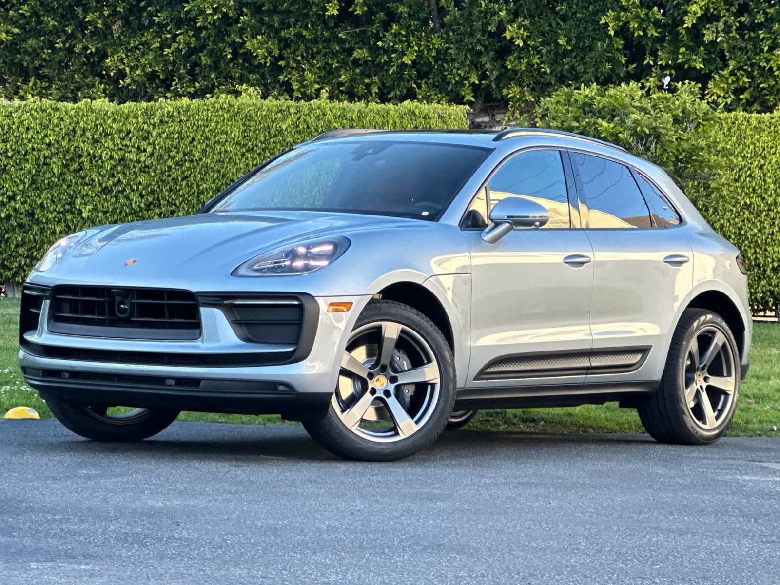 Thumbnail: 2026 Porsche Macan - 1