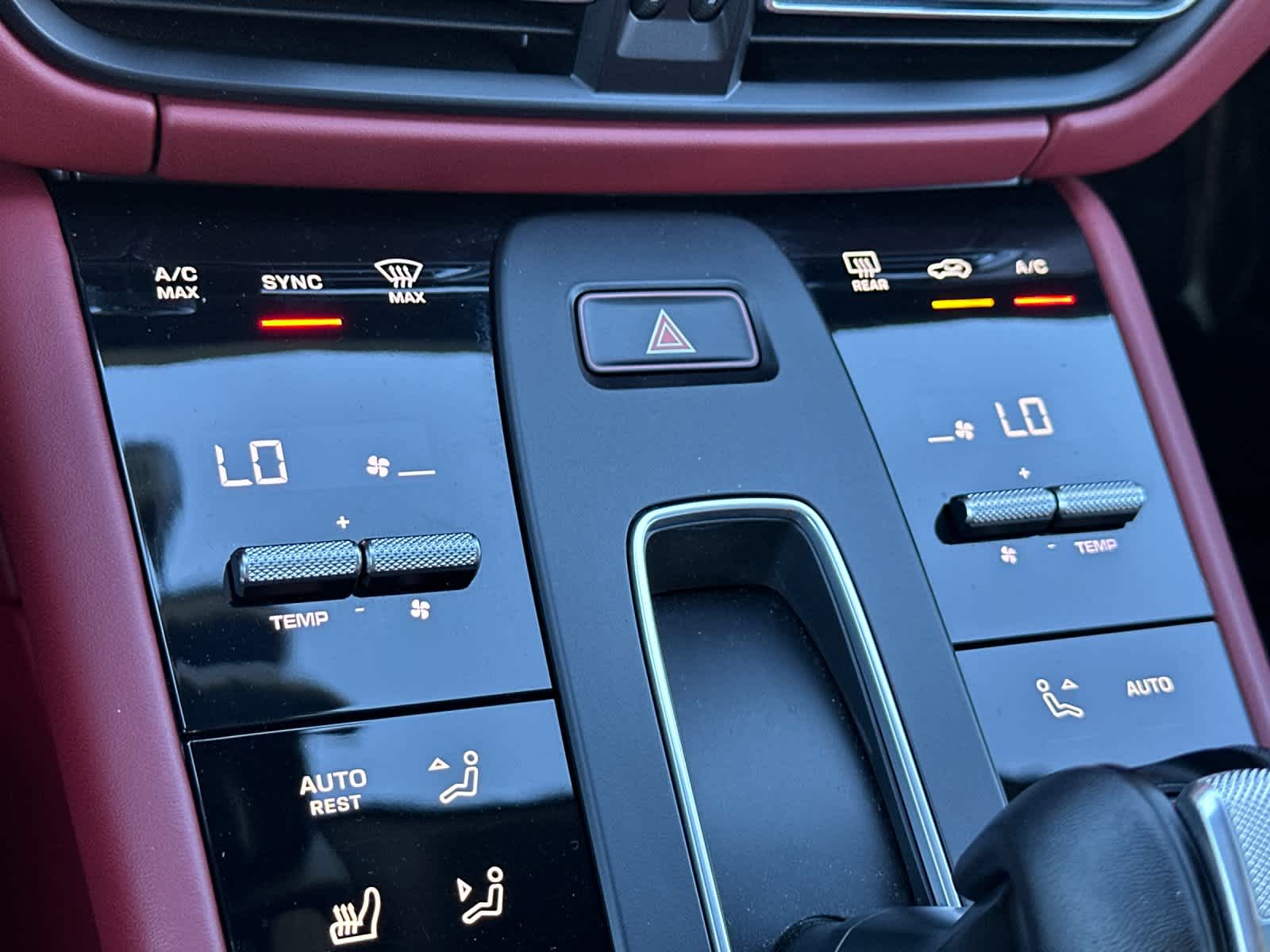 Thumbnail: 2022 Porsche Macan - 24