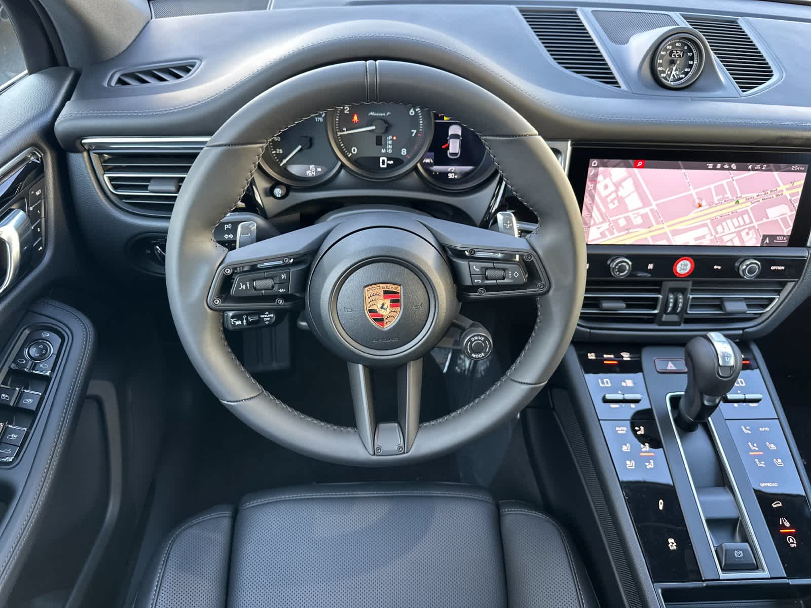 Thumbnail: 2026 Porsche Macan - 15