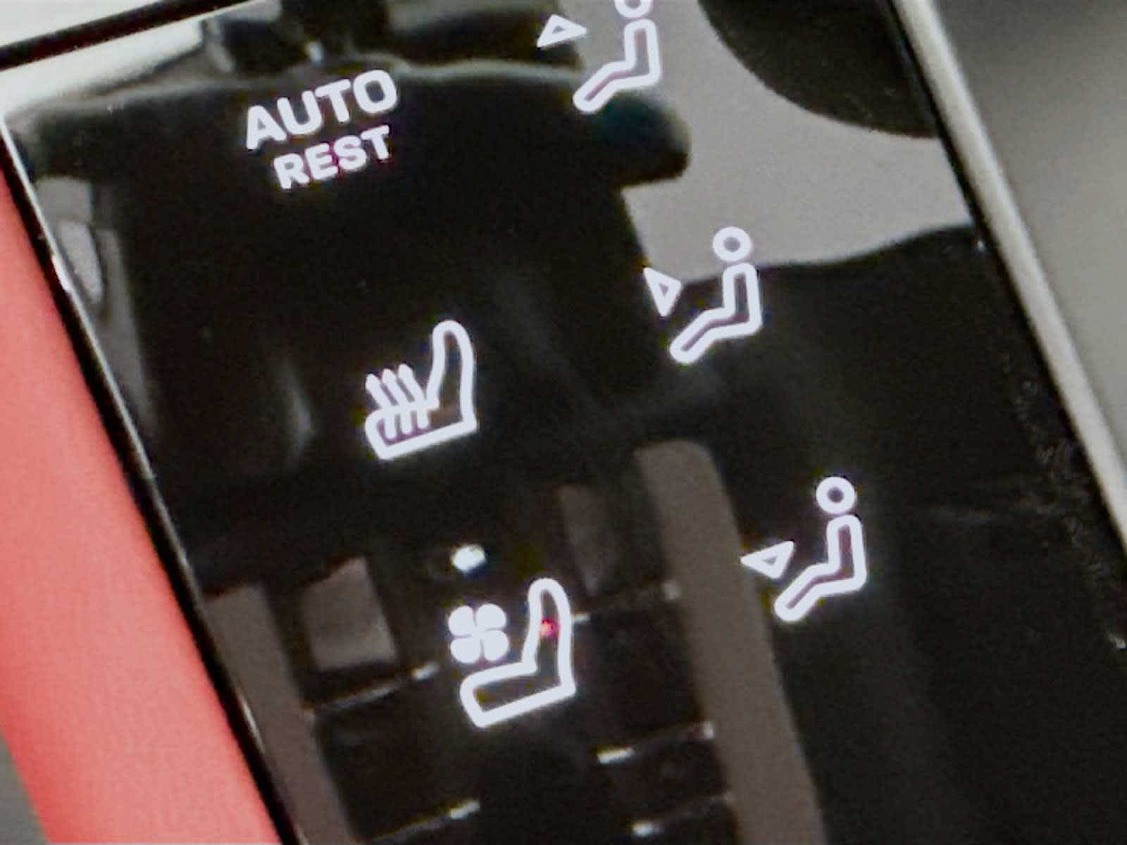 Thumbnail: 2025 Porsche Macan - 16