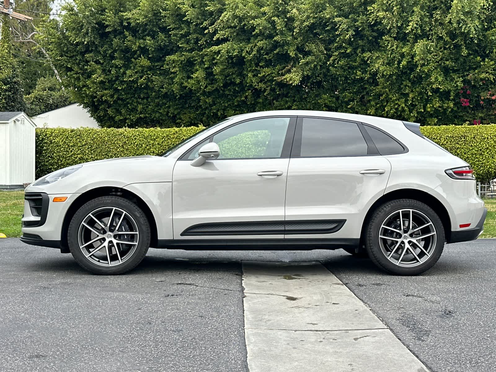 Thumbnail: 2025 Porsche Macan - 2