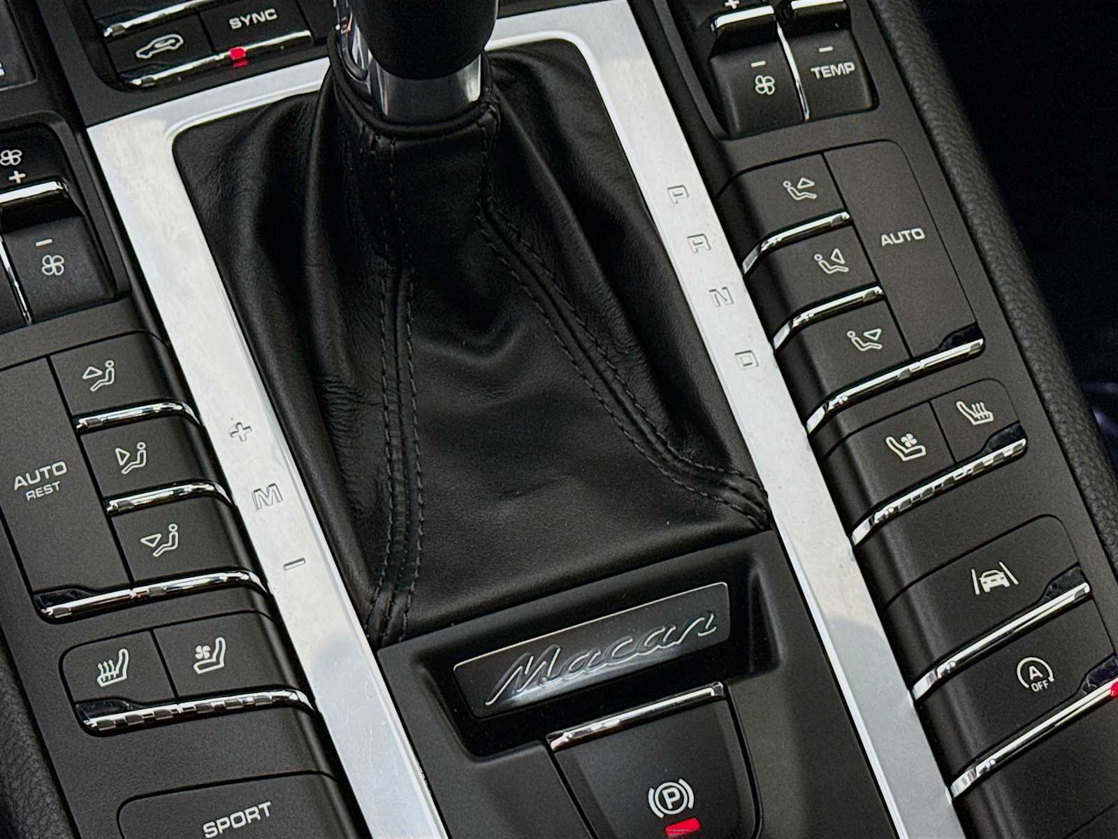 Thumbnail: 2021 Porsche Macan - 17