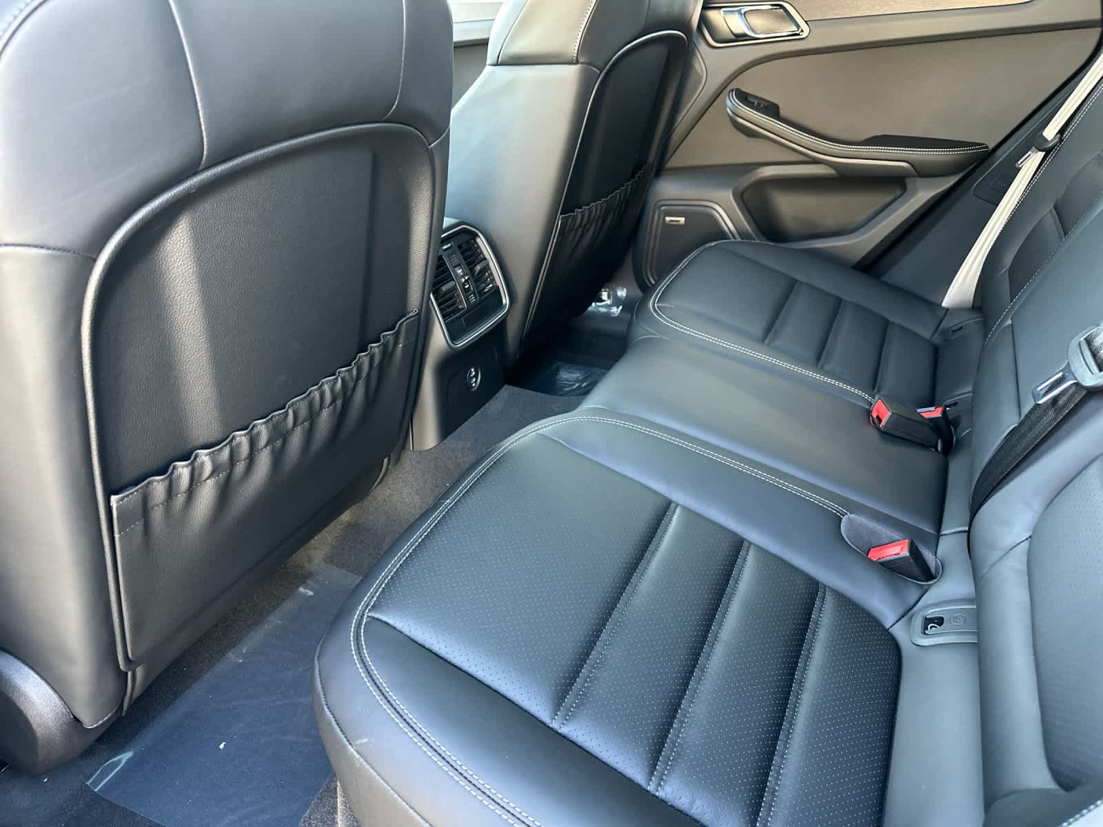 Thumbnail: 2026 Porsche Macan - 13