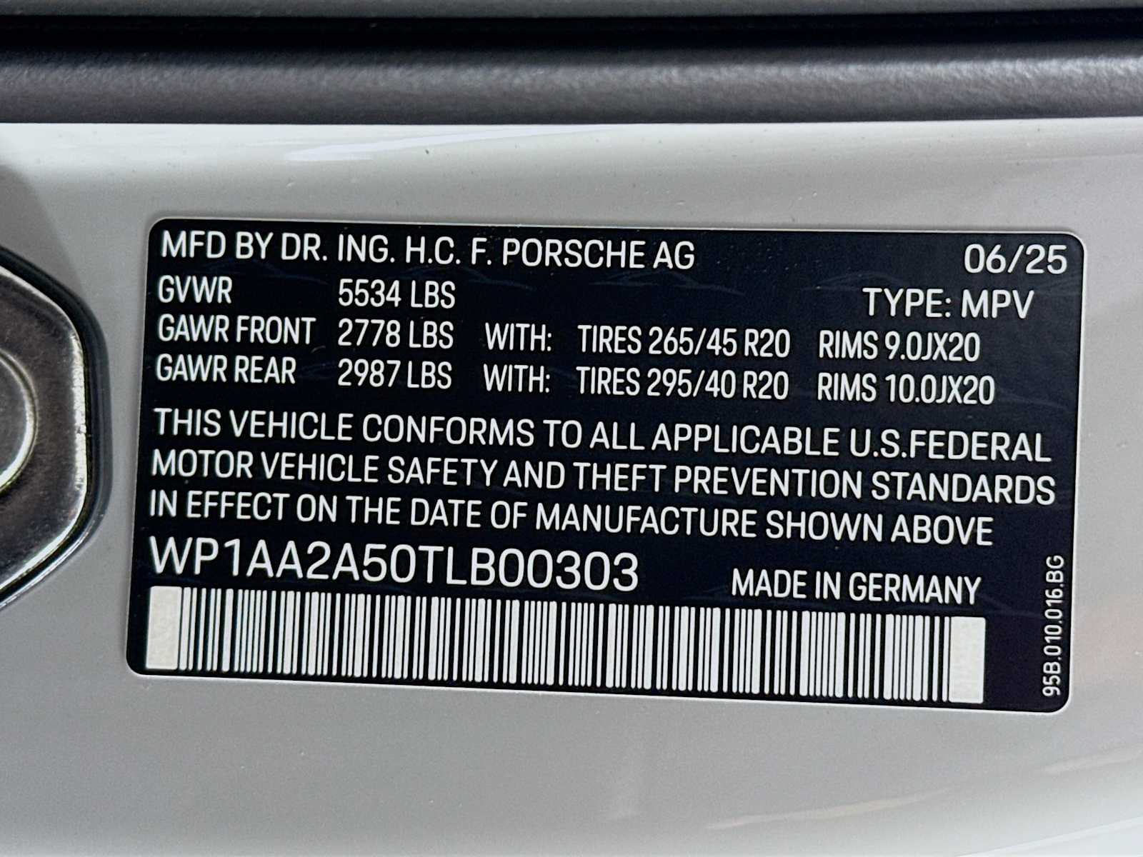 Thumbnail: 2026 Porsche Macan - 25