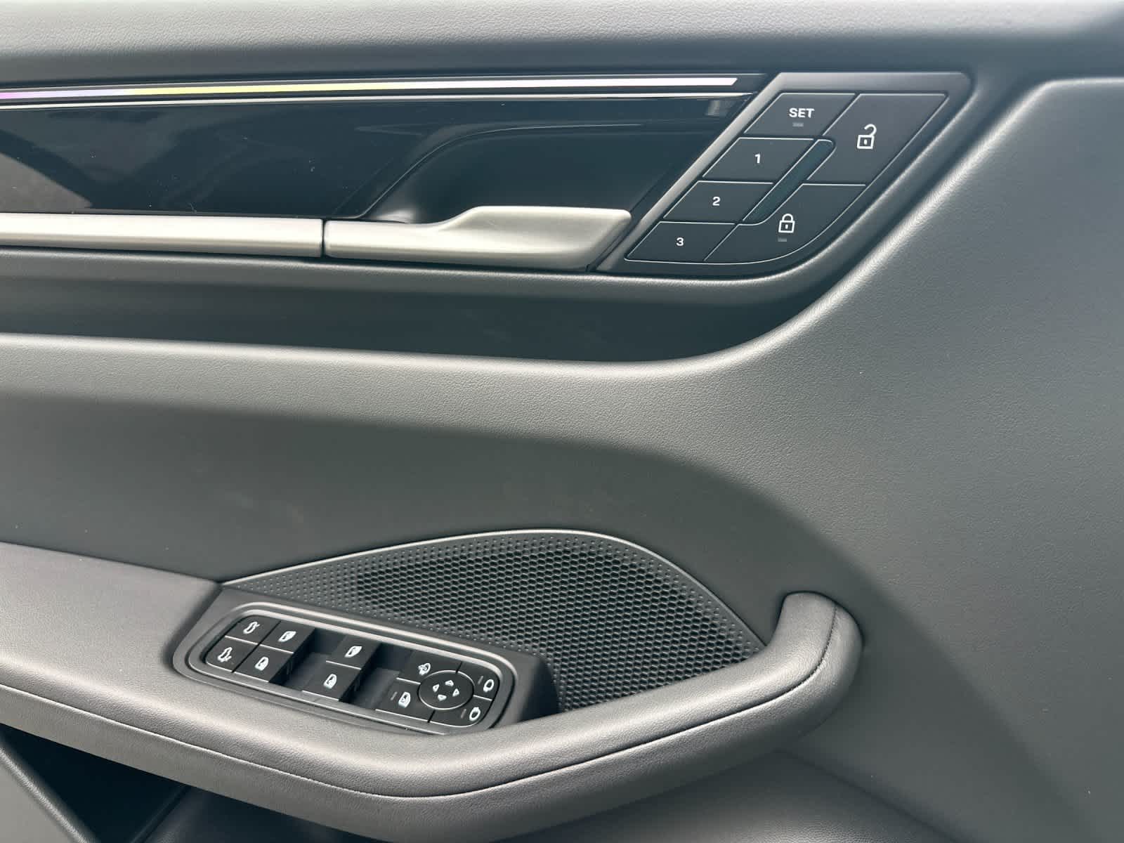 Thumbnail: 2026 Porsche Macan - 12