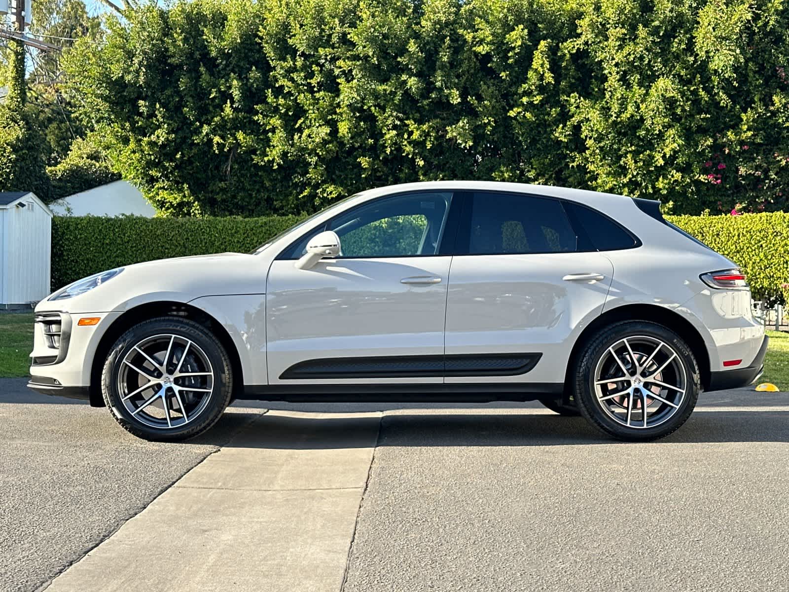 Thumbnail: 2025 Porsche Macan - 2