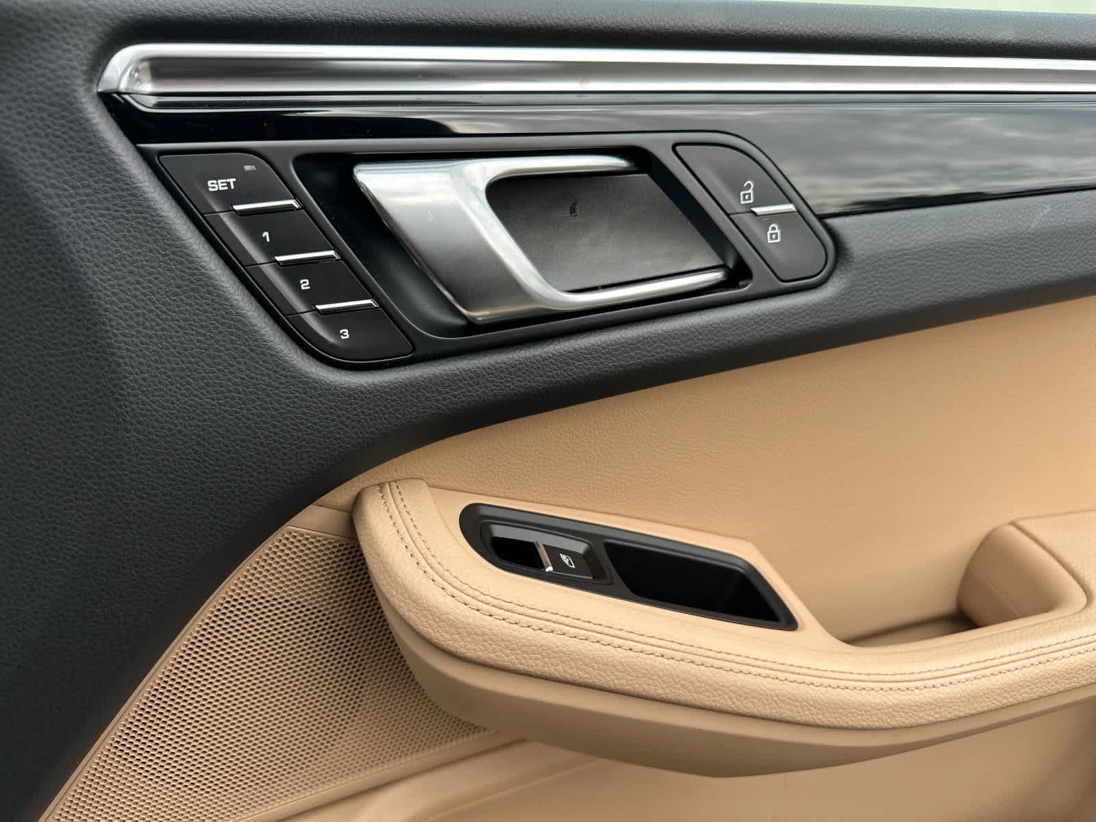 Thumbnail: 2025 Porsche Macan - 19