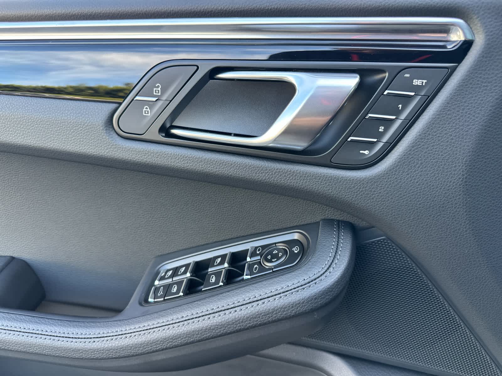 Thumbnail: 2026 Porsche Macan - 12