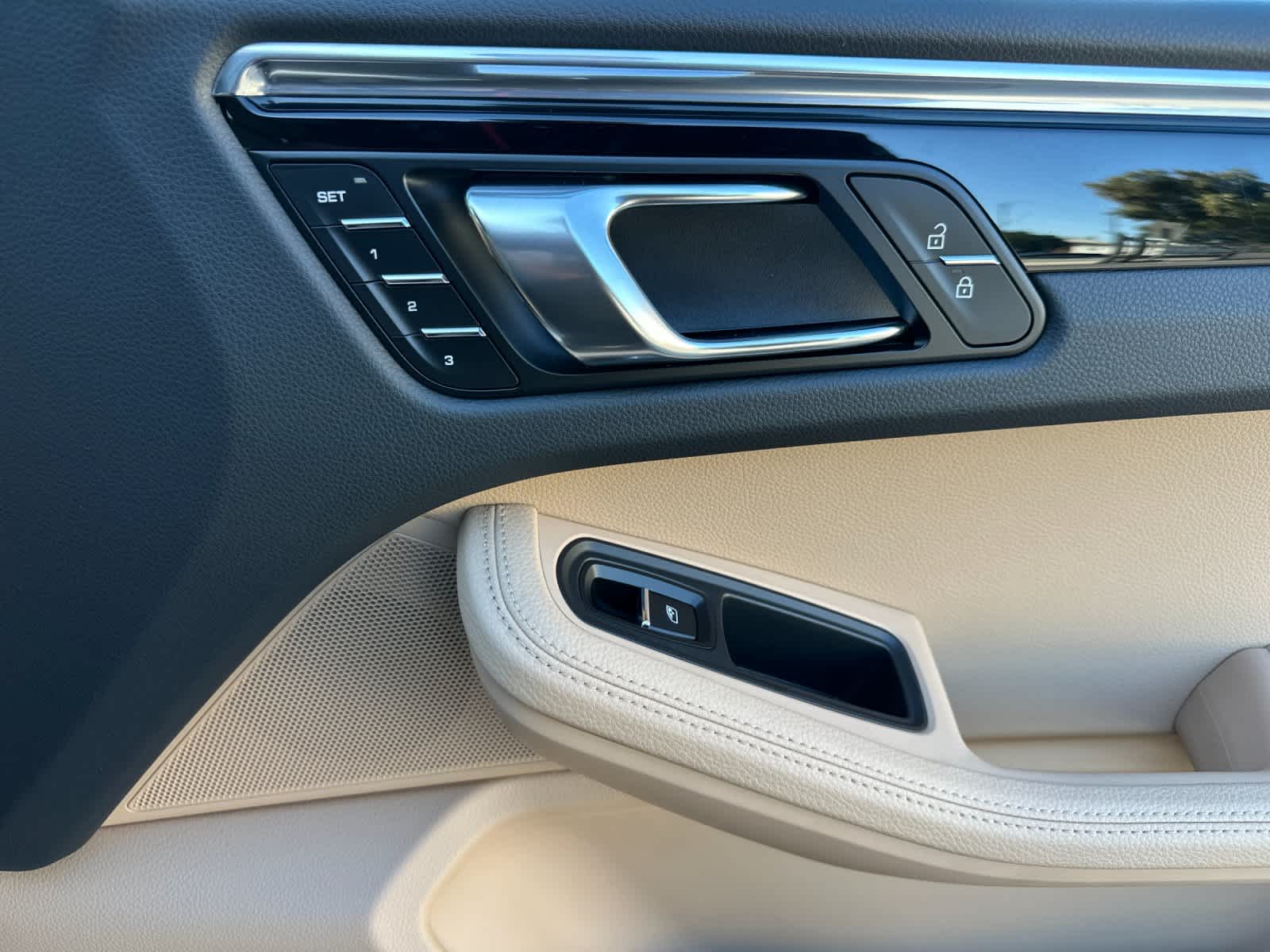 Thumbnail: 2025 Porsche Macan - 19