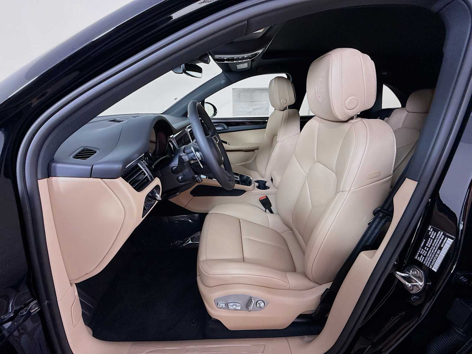 Thumbnail: 2026 Porsche Macan - 5