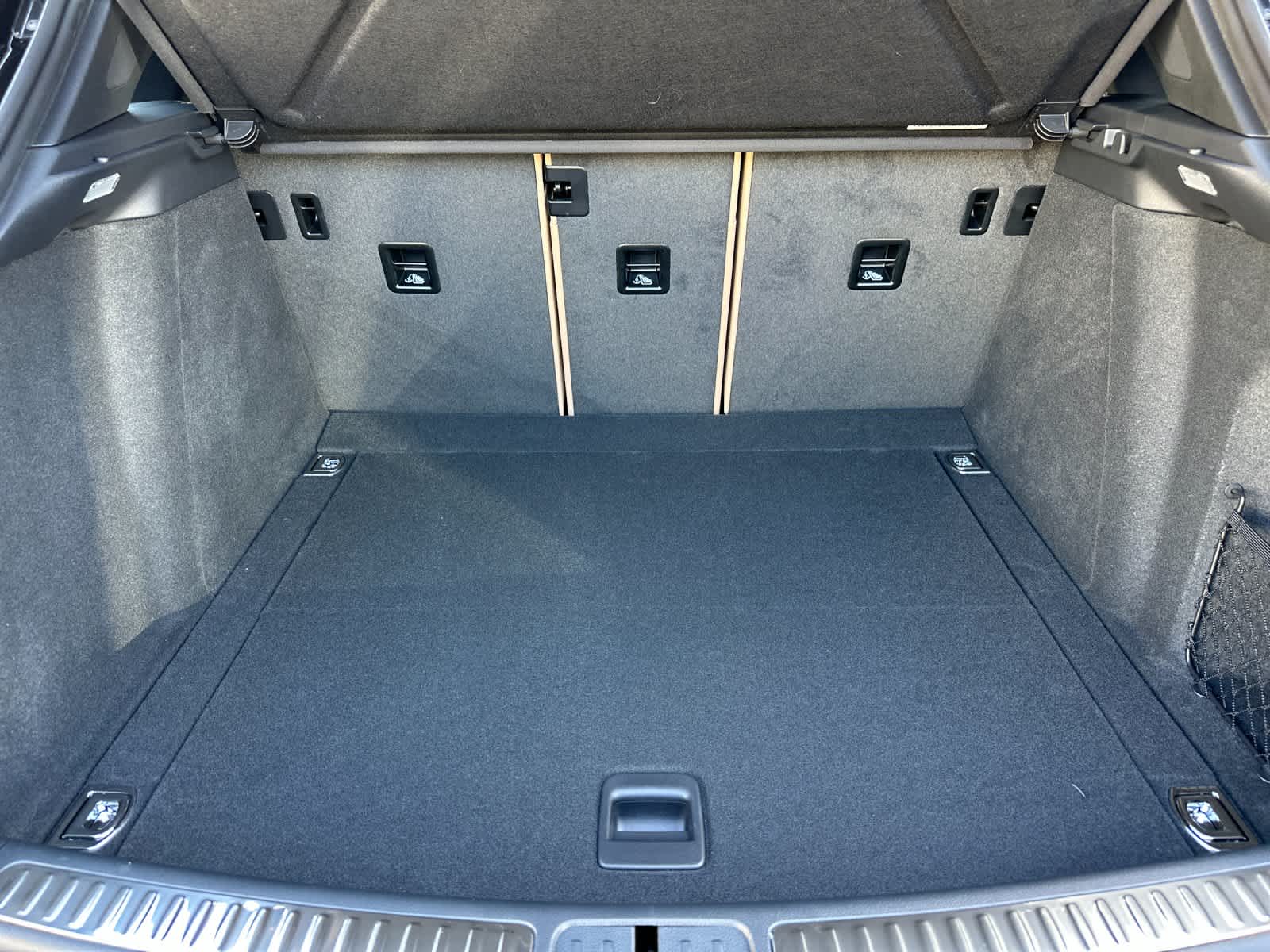 Thumbnail: 2026 Porsche Macan - 16