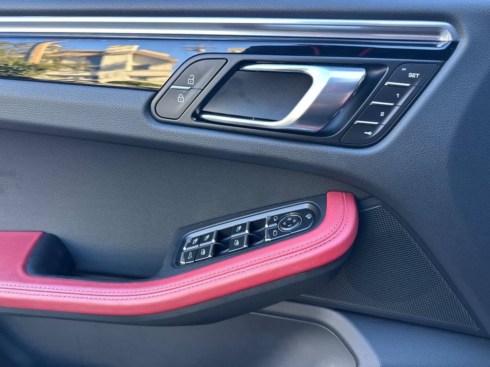 Thumbnail: 2025 Porsche Macan - 12