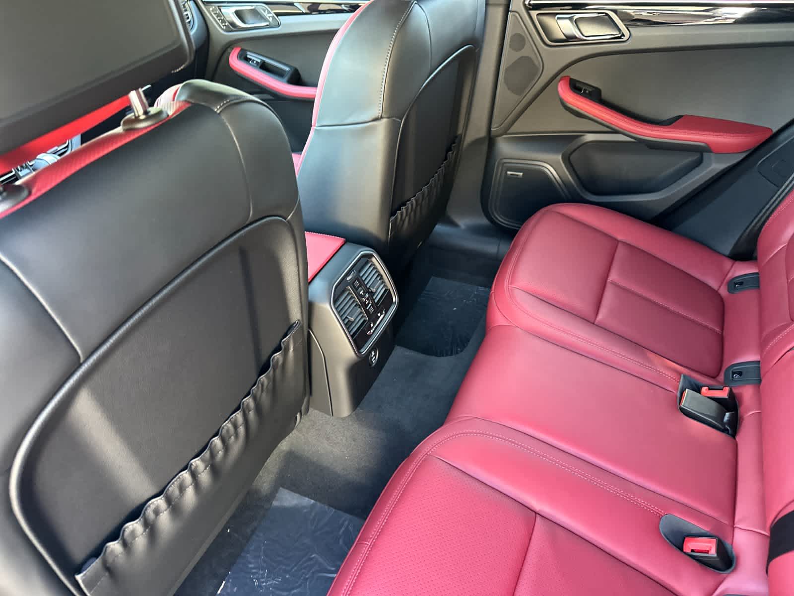 Thumbnail: 2026 Porsche Macan - 13